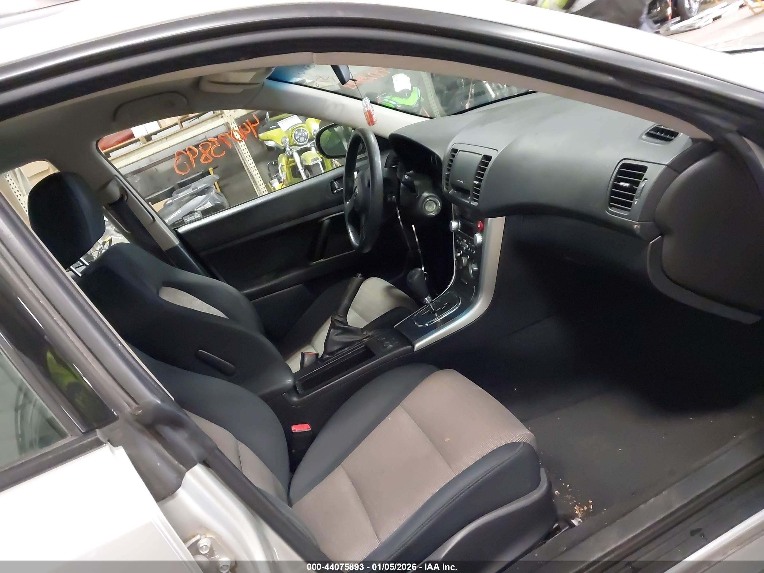 SUBARU OUTBACK image 5