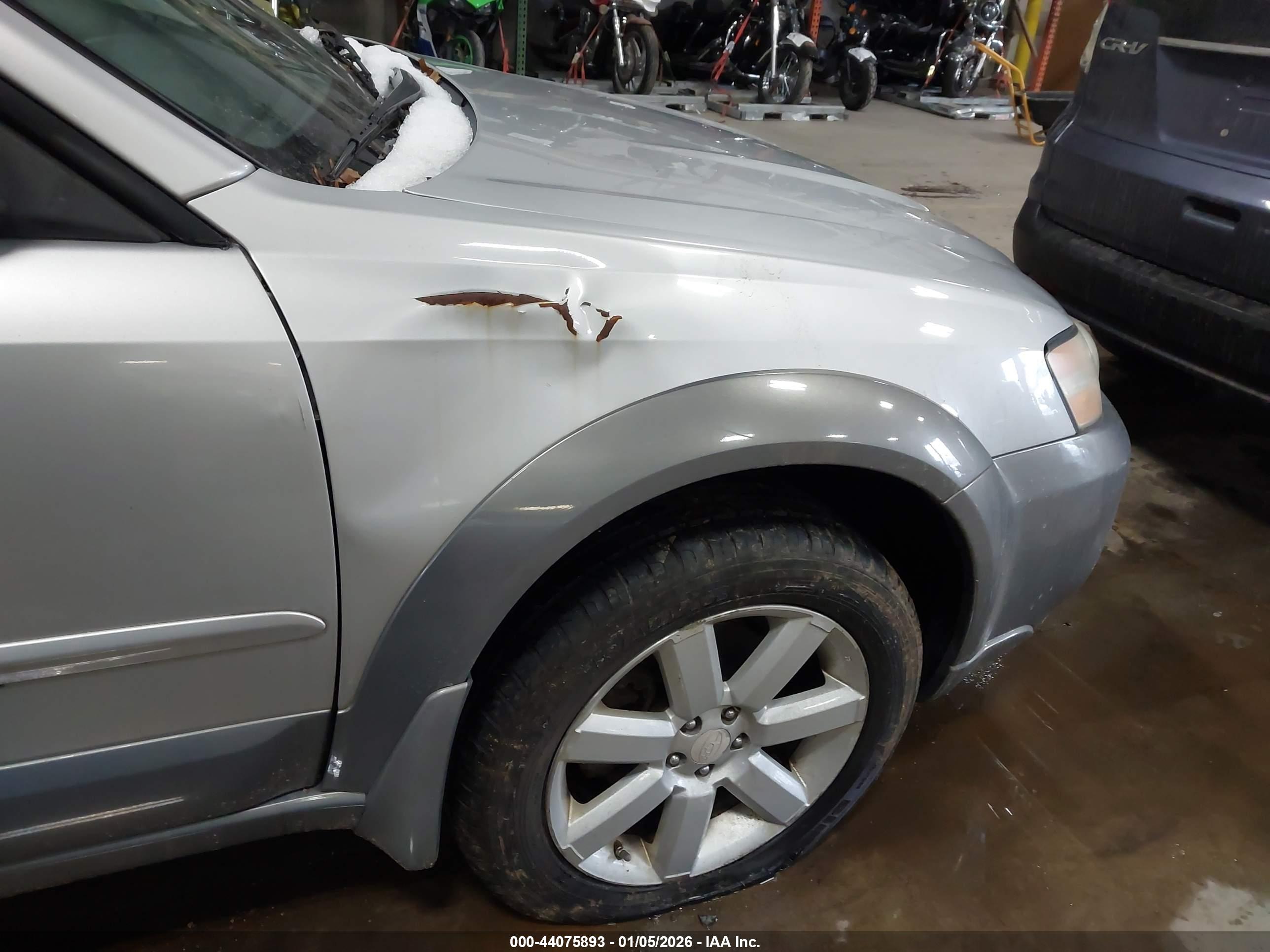 SUBARU OUTBACK image 6