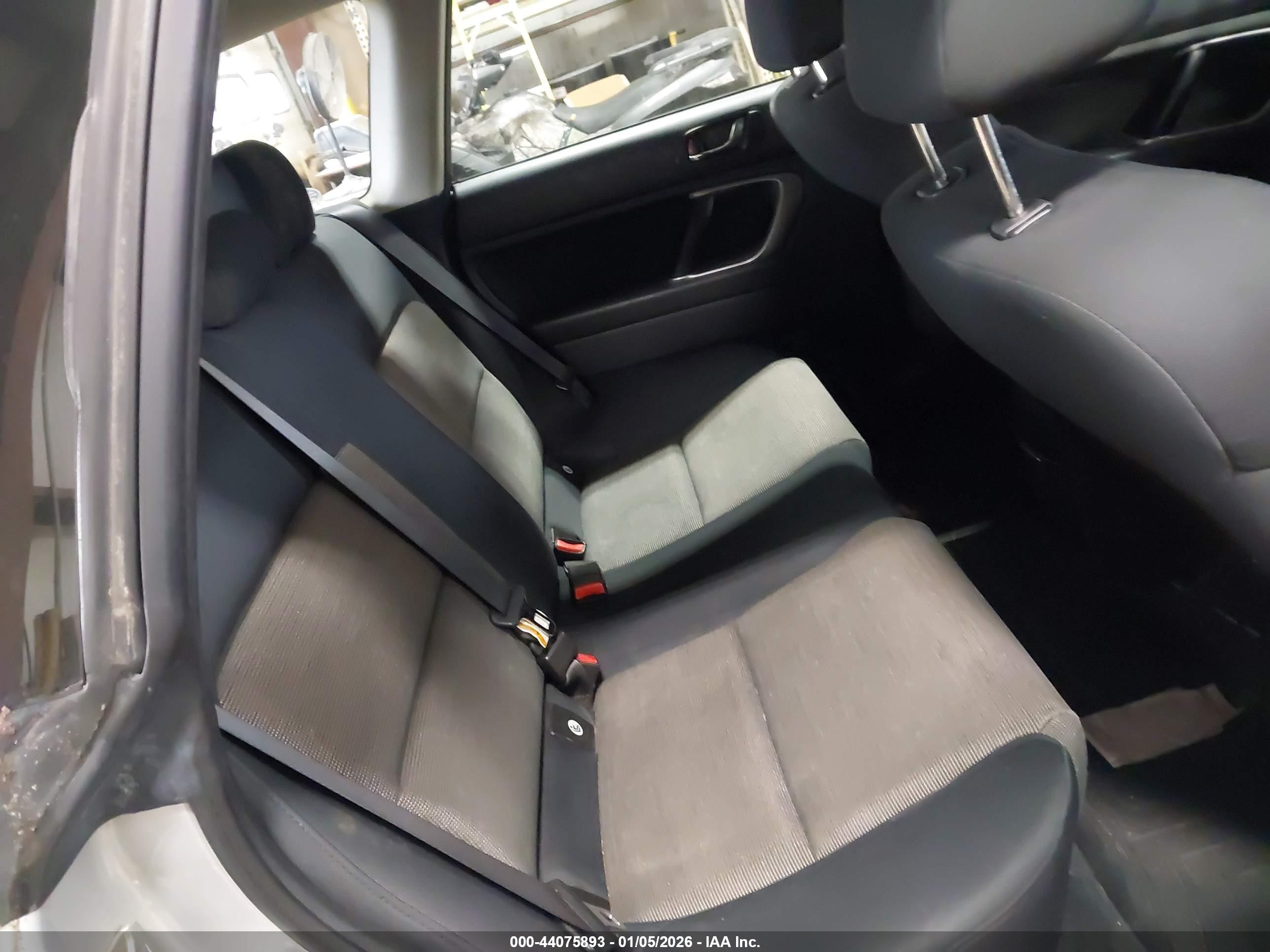 SUBARU OUTBACK image 8