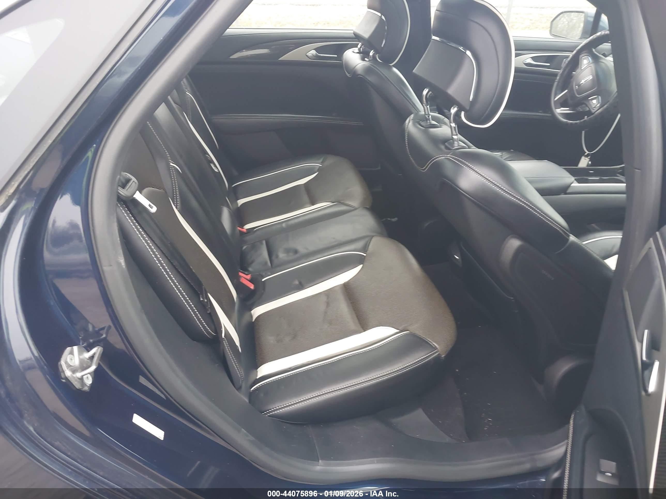 LINCOLN MKZ image 8