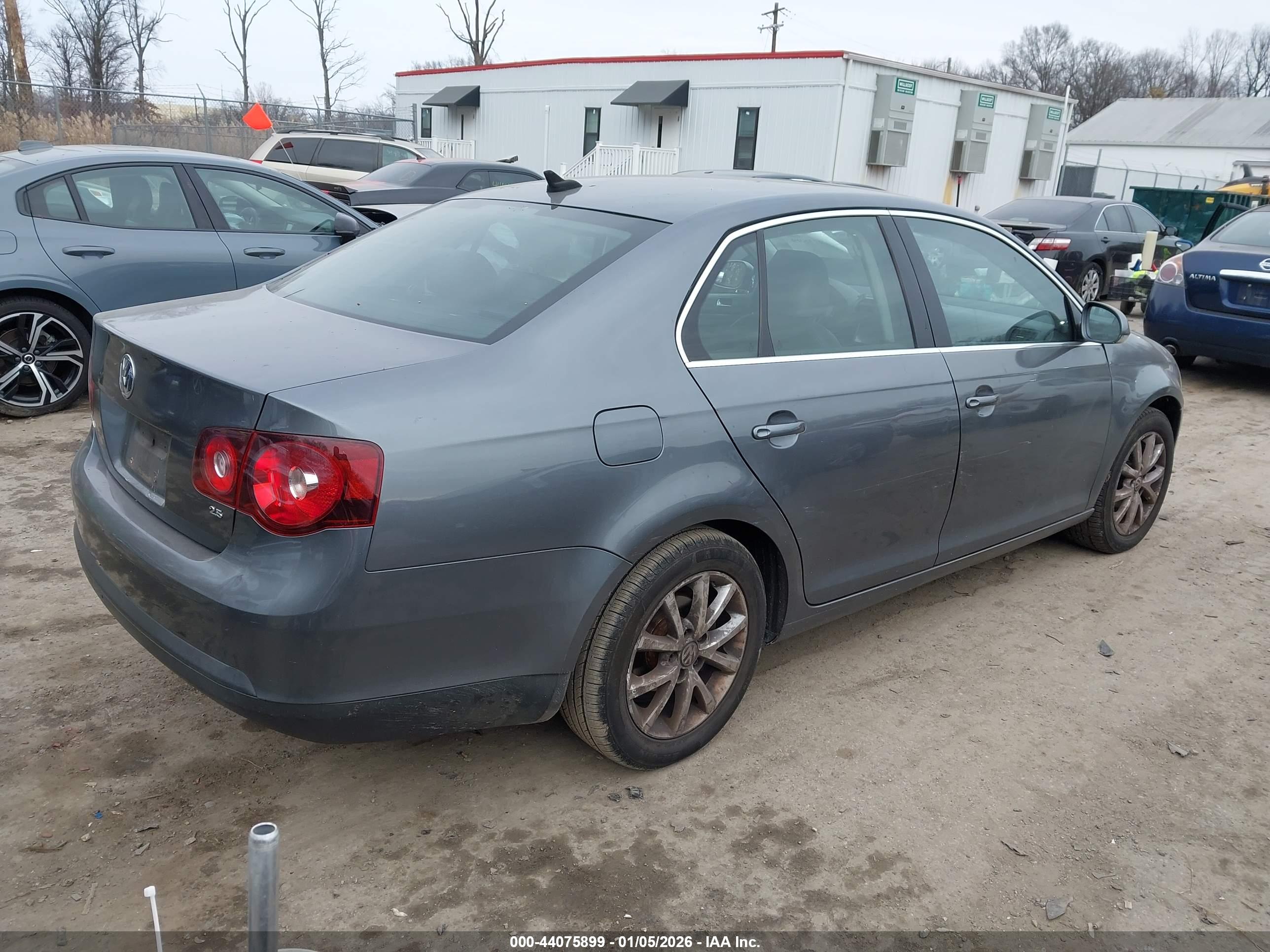 VOLKSWAGEN JETTA image 4