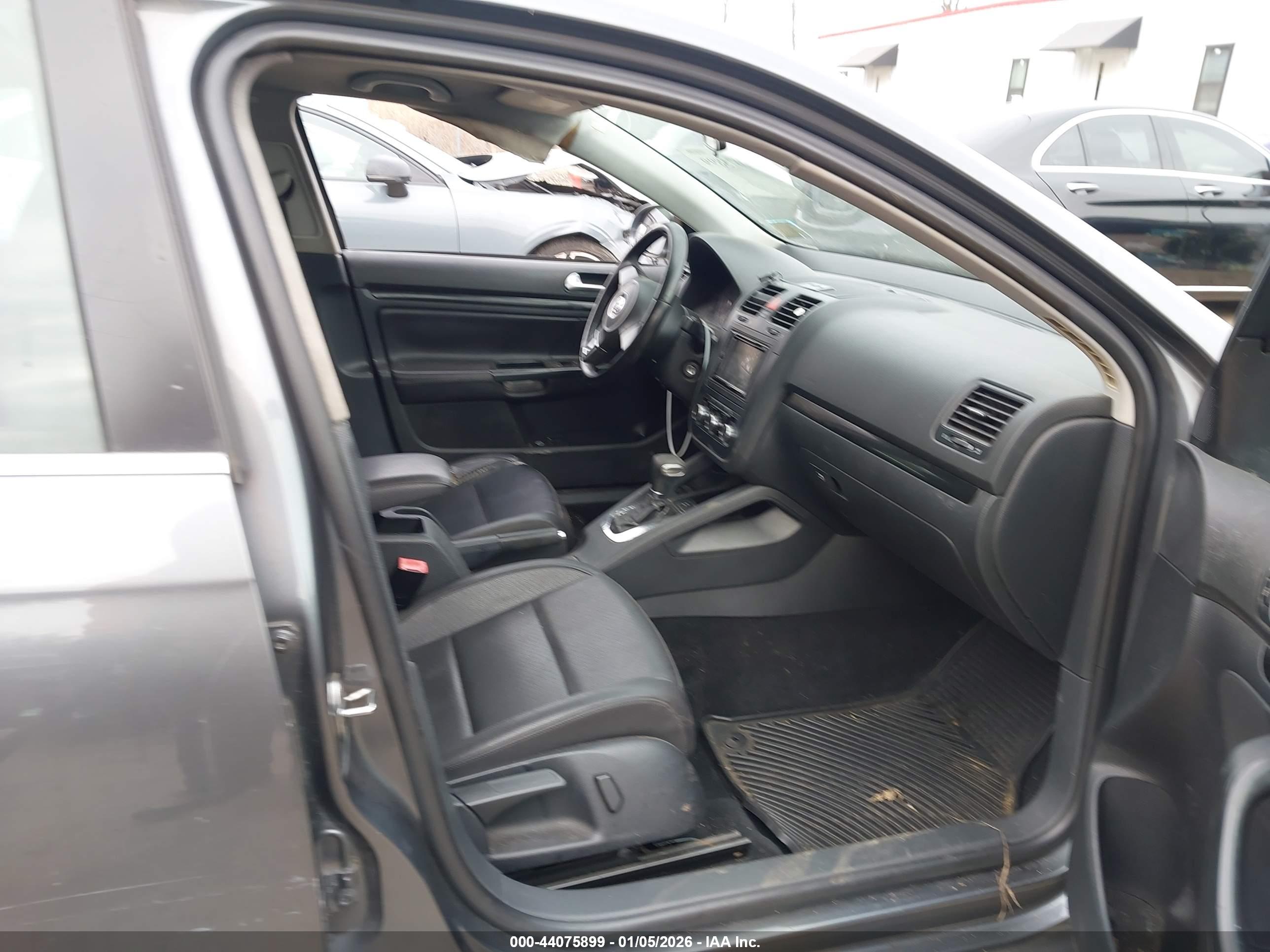 VOLKSWAGEN JETTA image 5