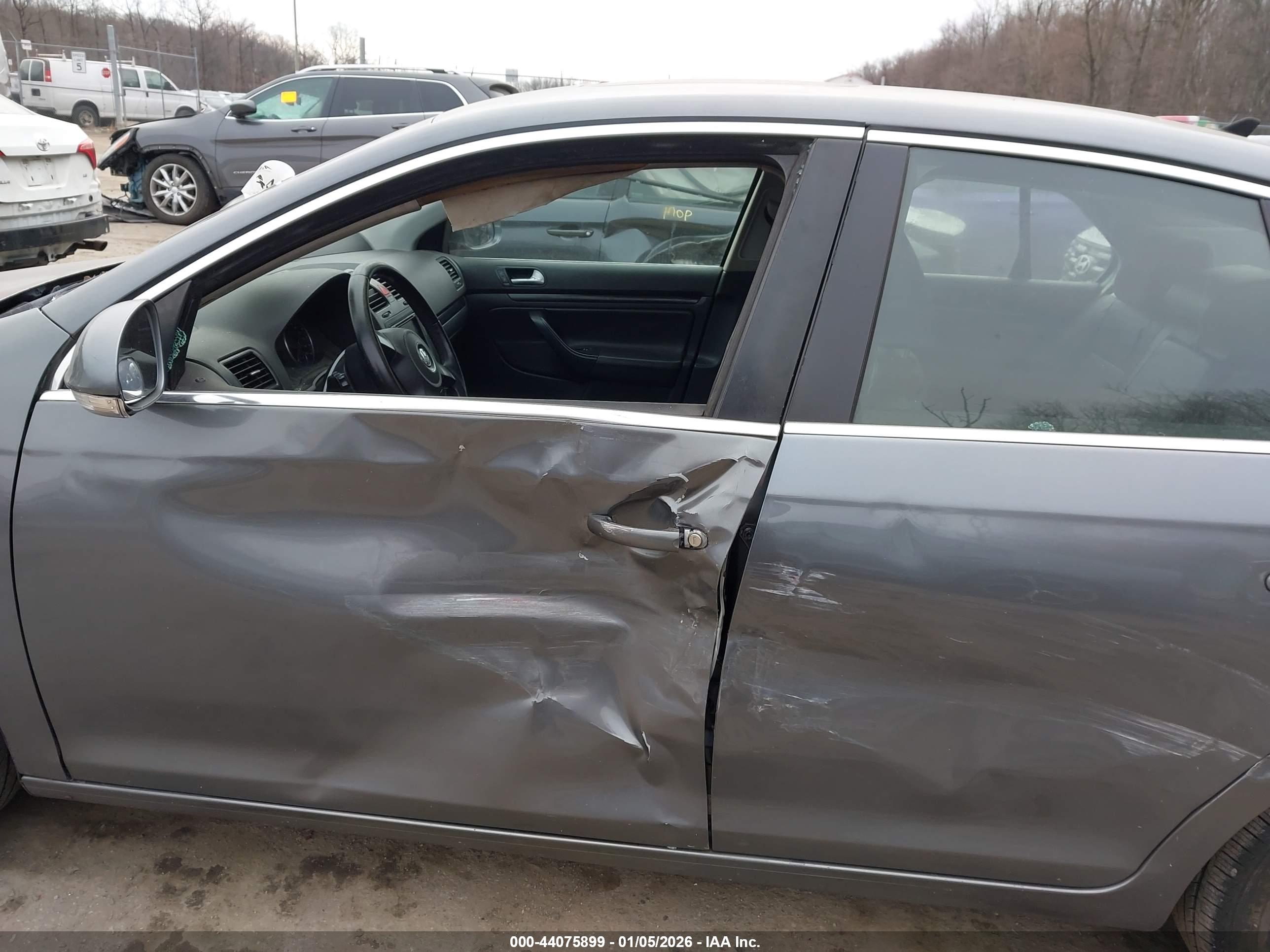 VOLKSWAGEN JETTA image 6