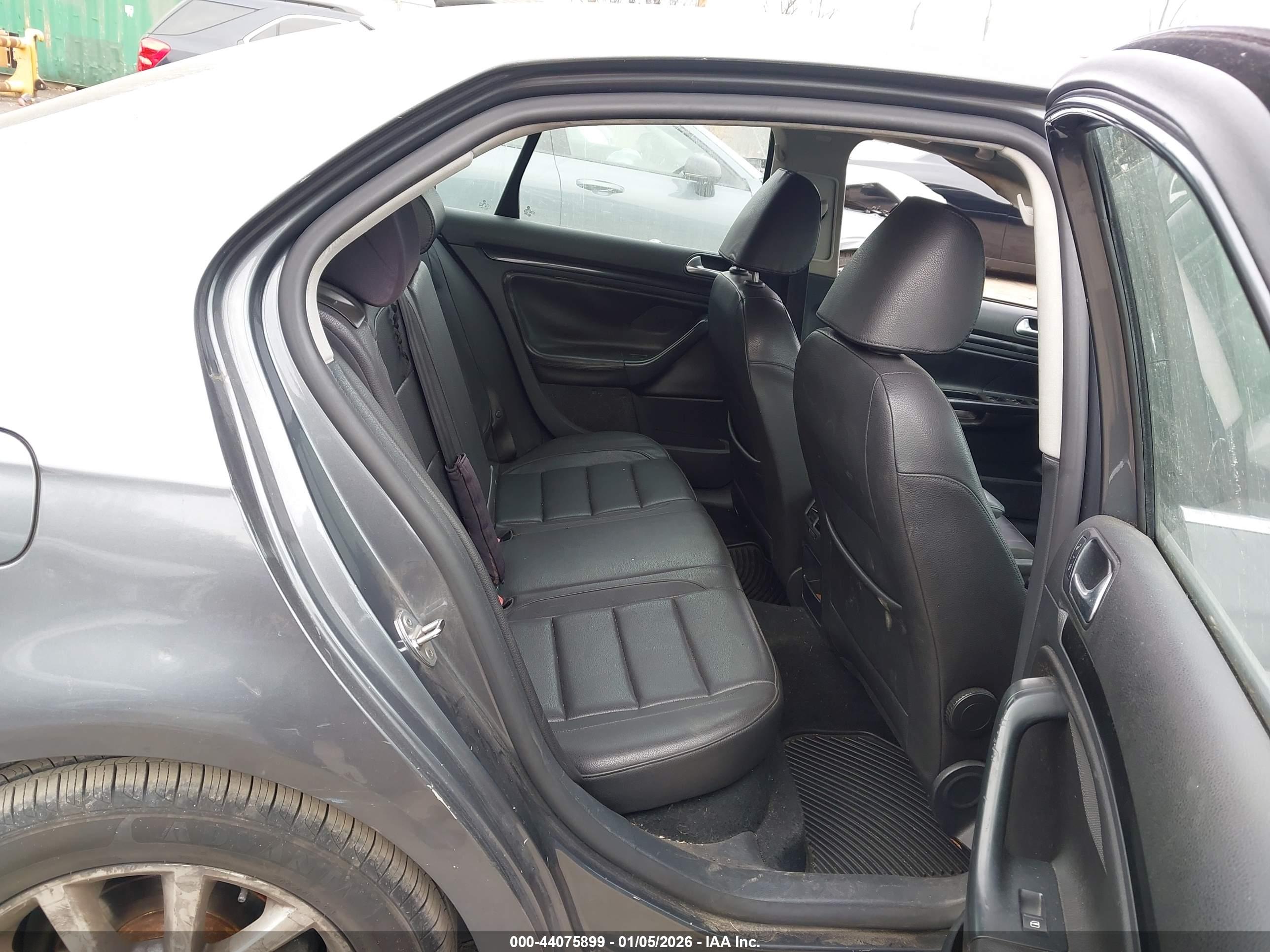 VOLKSWAGEN JETTA image 8