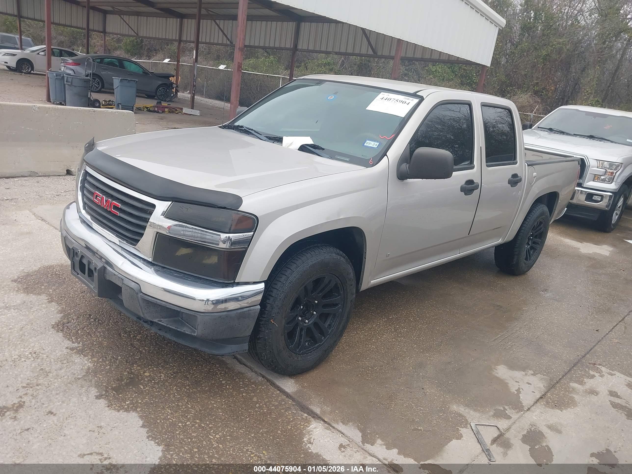 GMC CANYON image 2