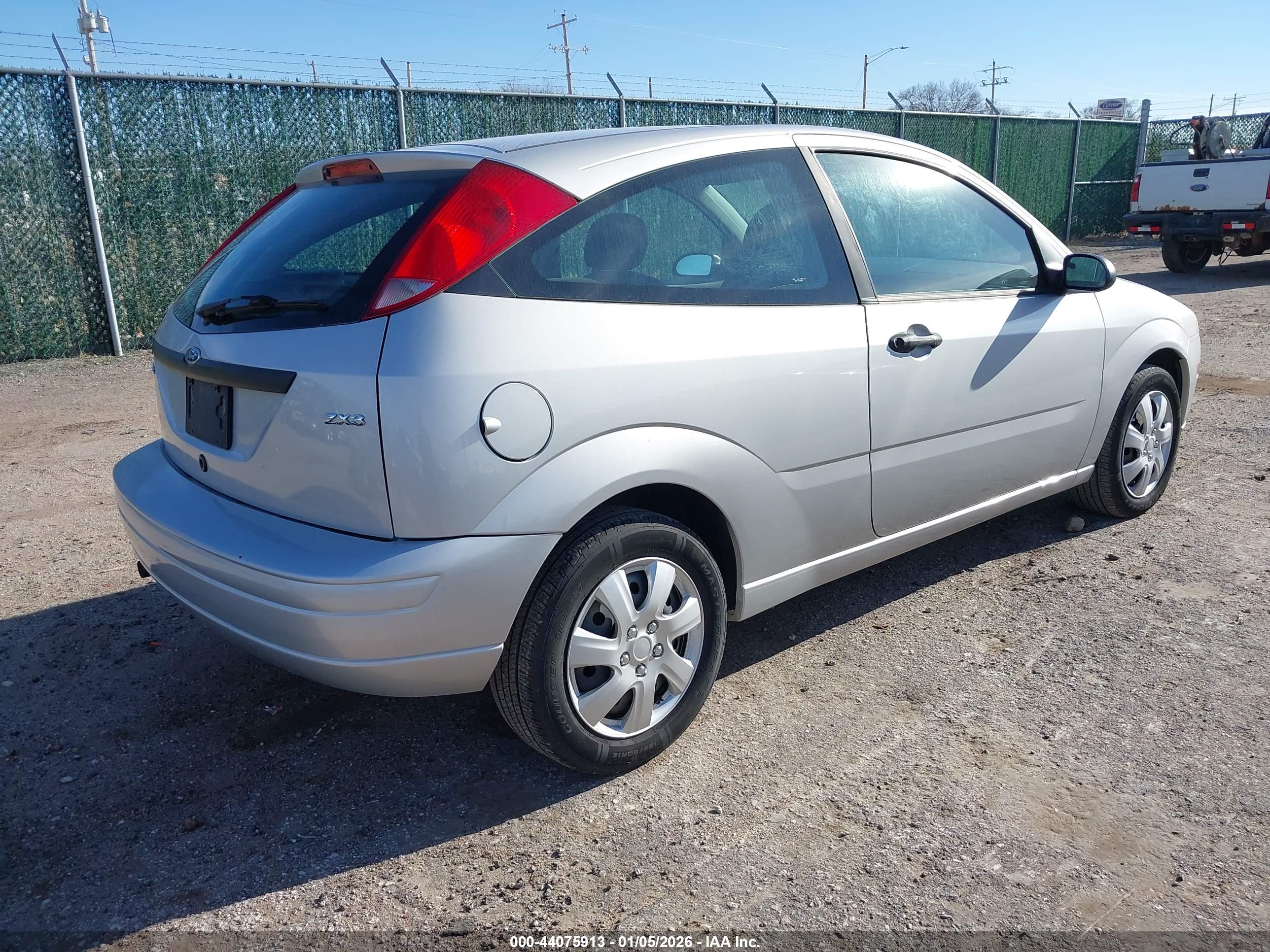 FORD FOCUS image 4