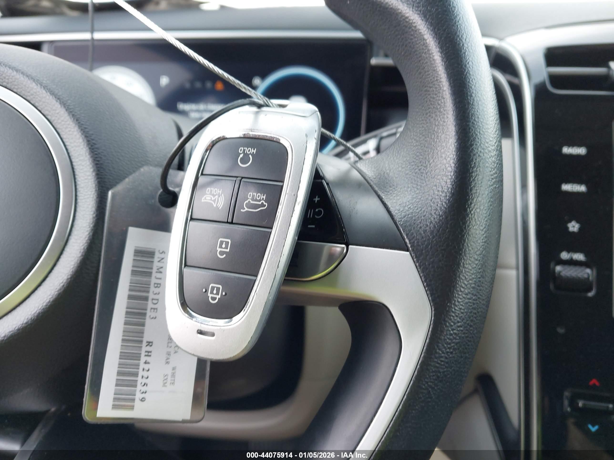 HYUNDAI TUCSON image 11
