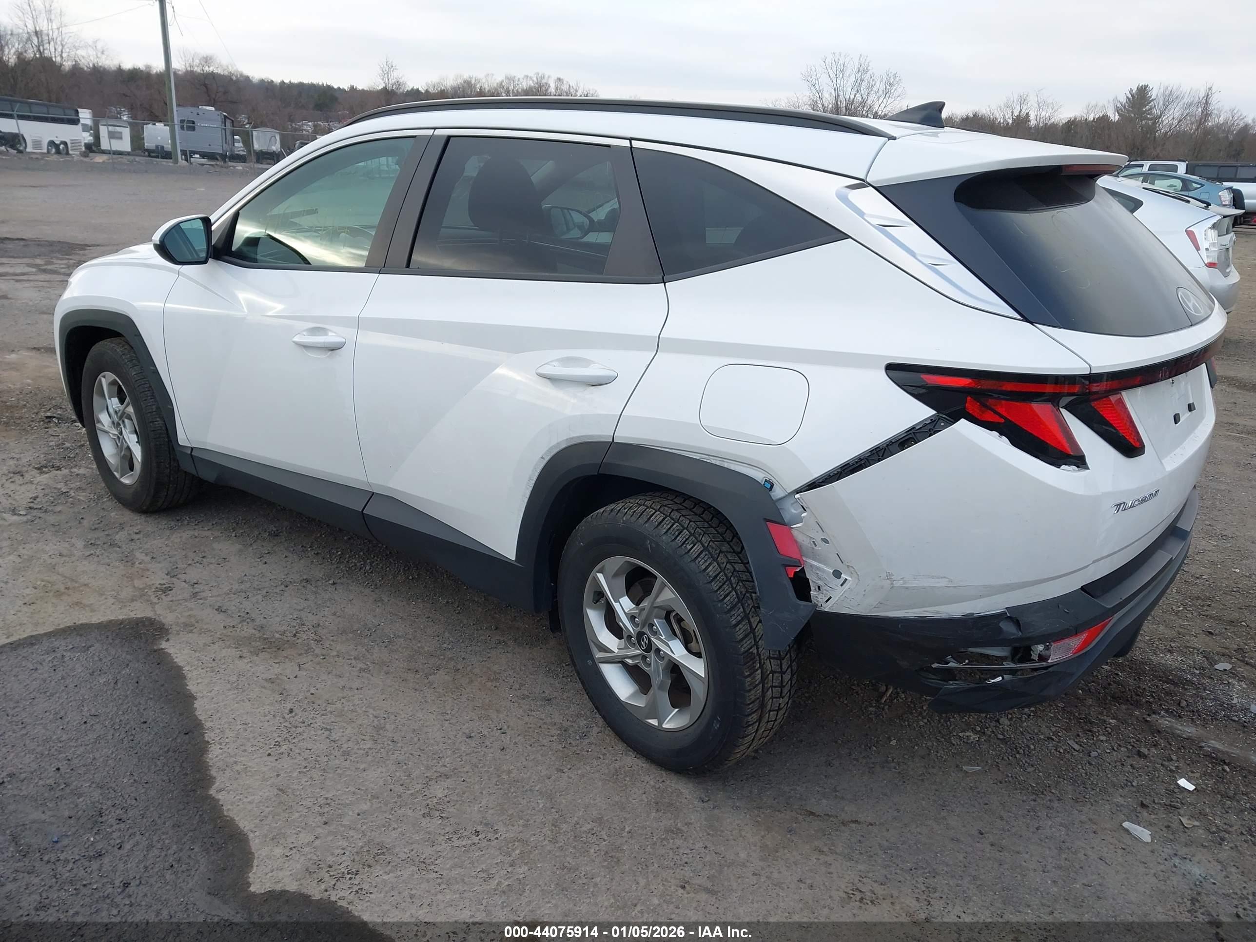 HYUNDAI TUCSON image 3