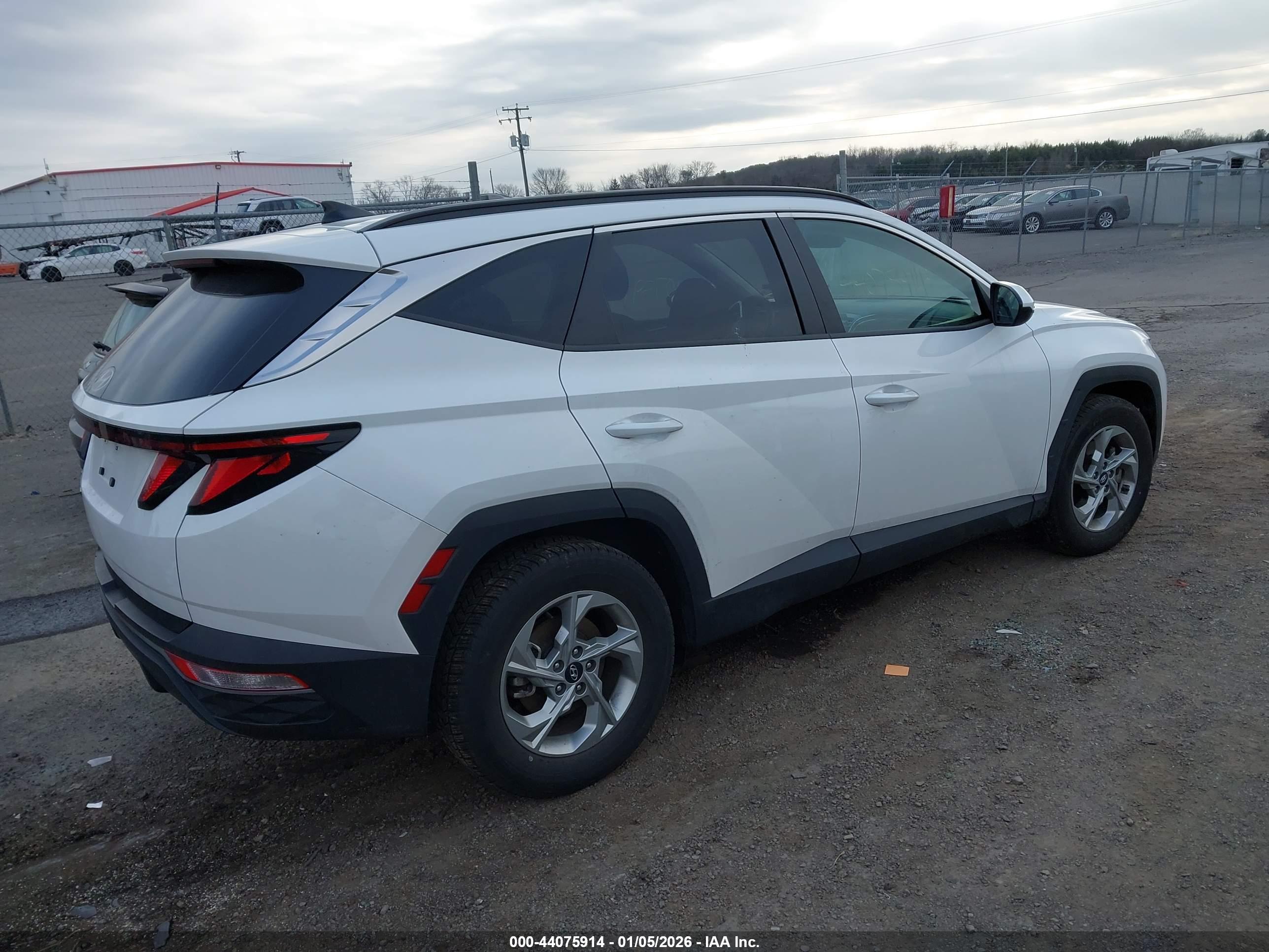 HYUNDAI TUCSON image 4