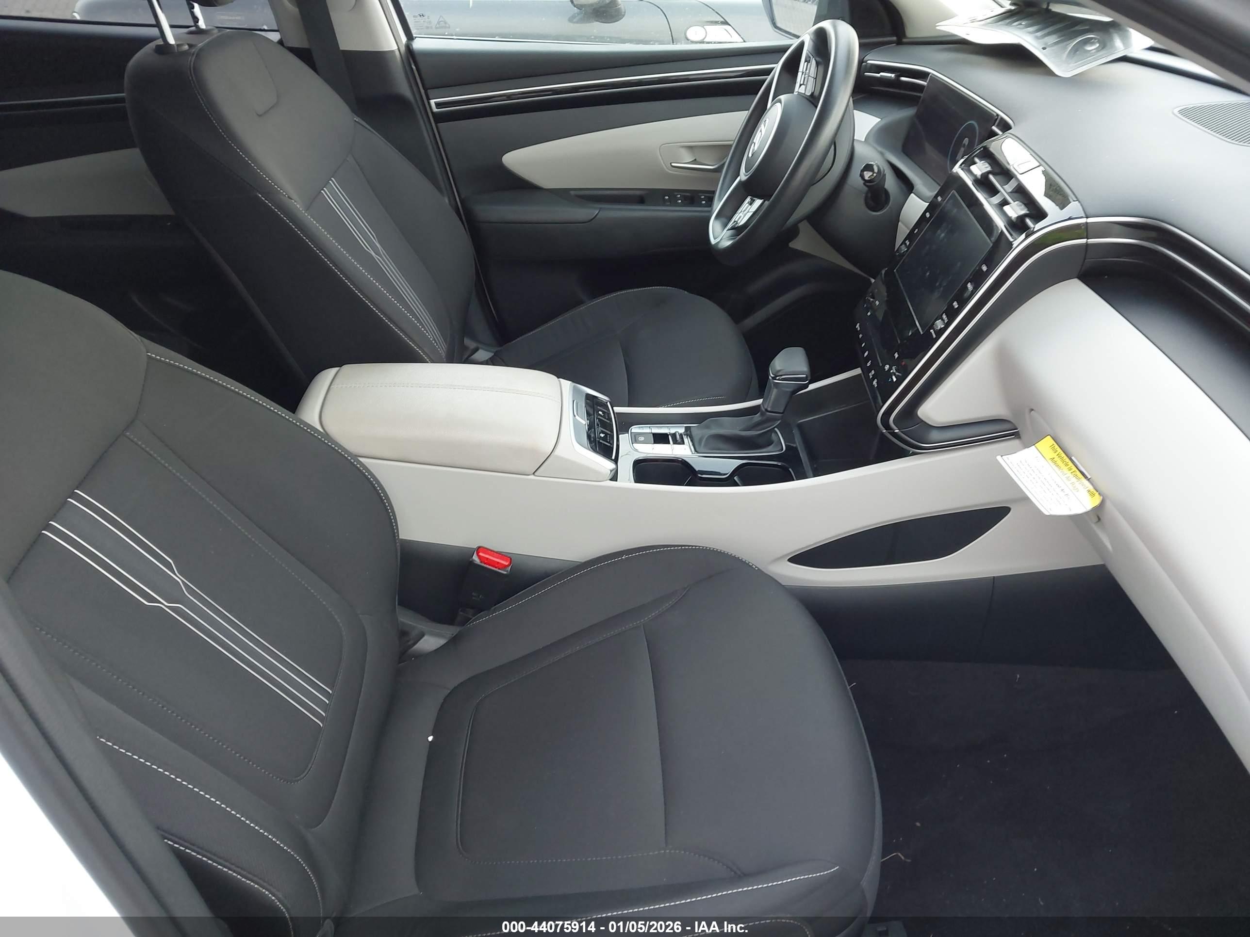 HYUNDAI TUCSON image 5