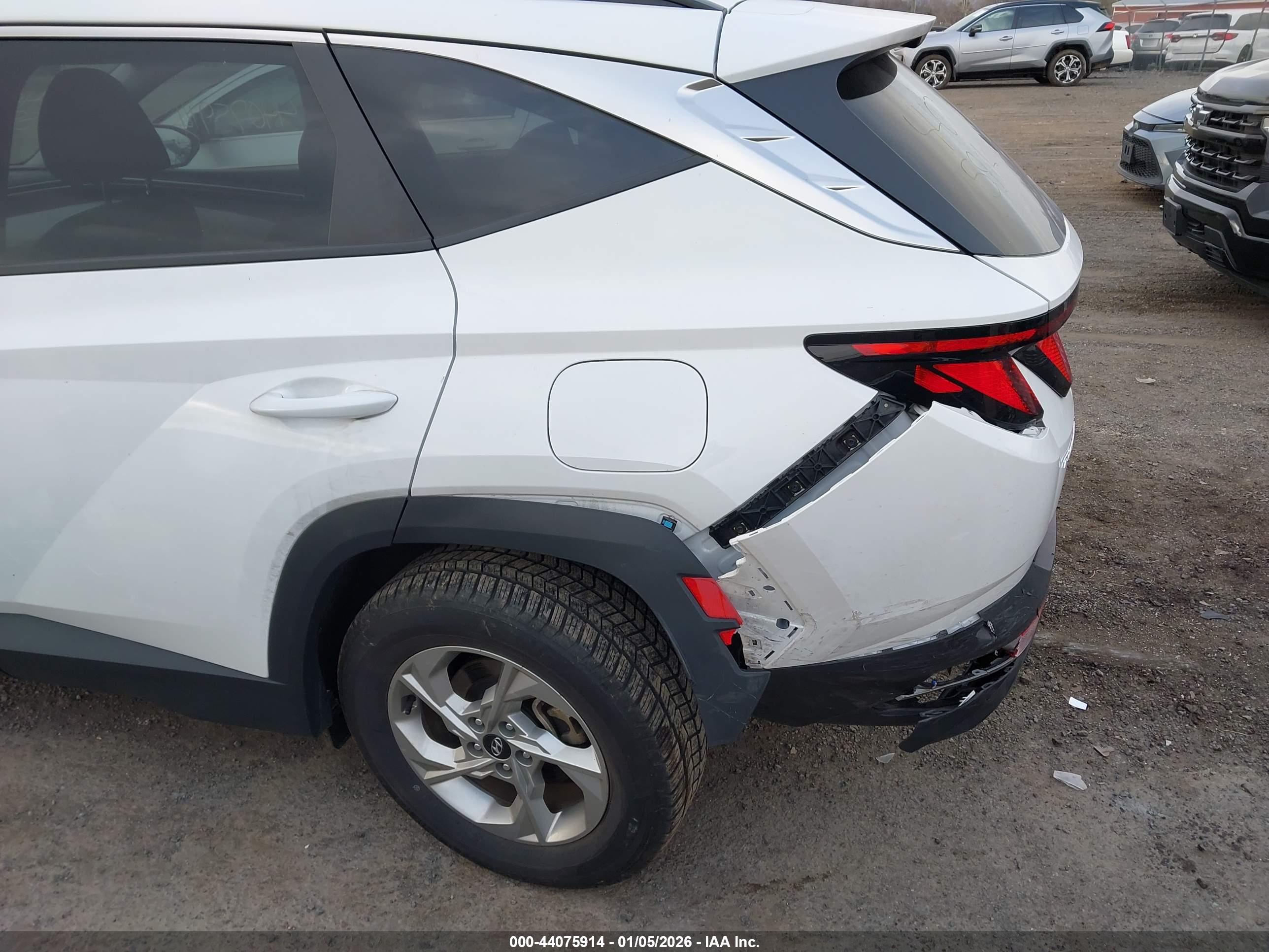 HYUNDAI TUCSON image 6
