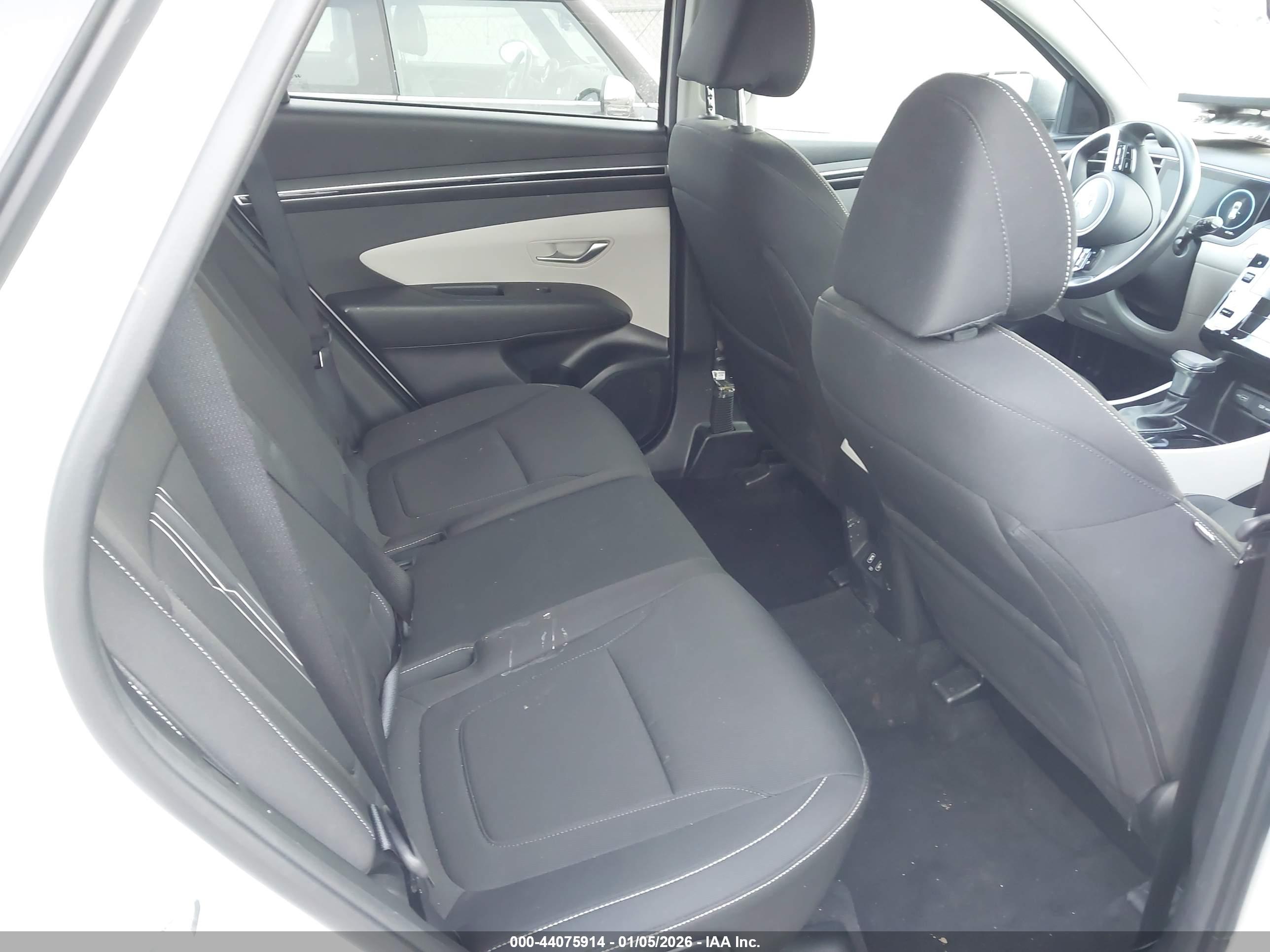 HYUNDAI TUCSON image 8