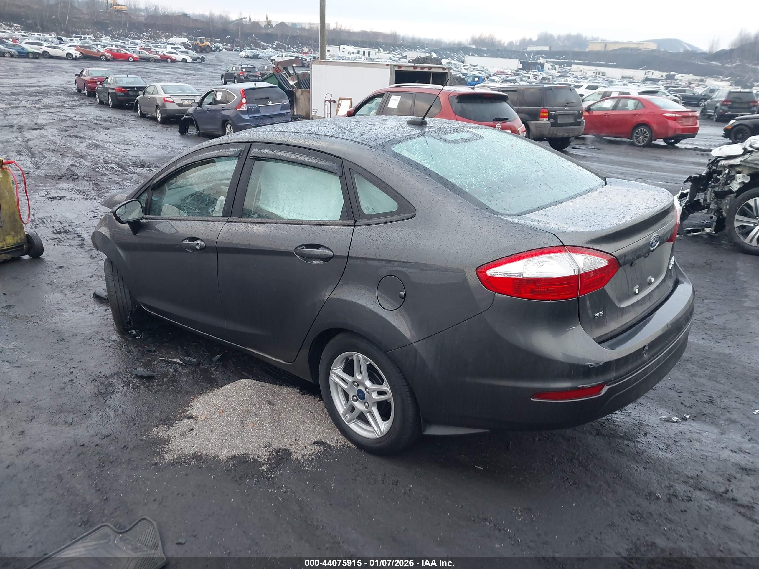 FORD FIESTA image 3