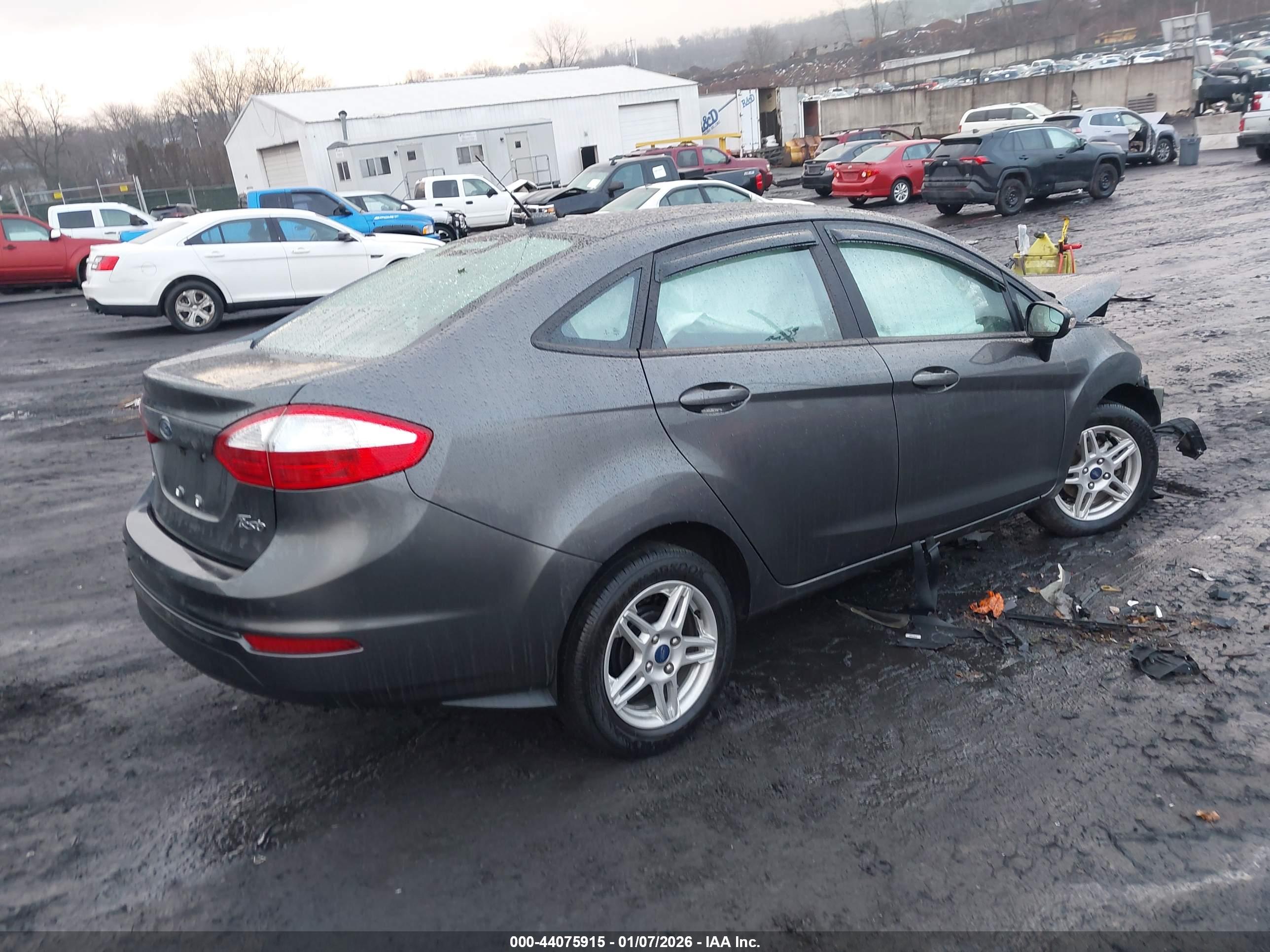 FORD FIESTA image 4