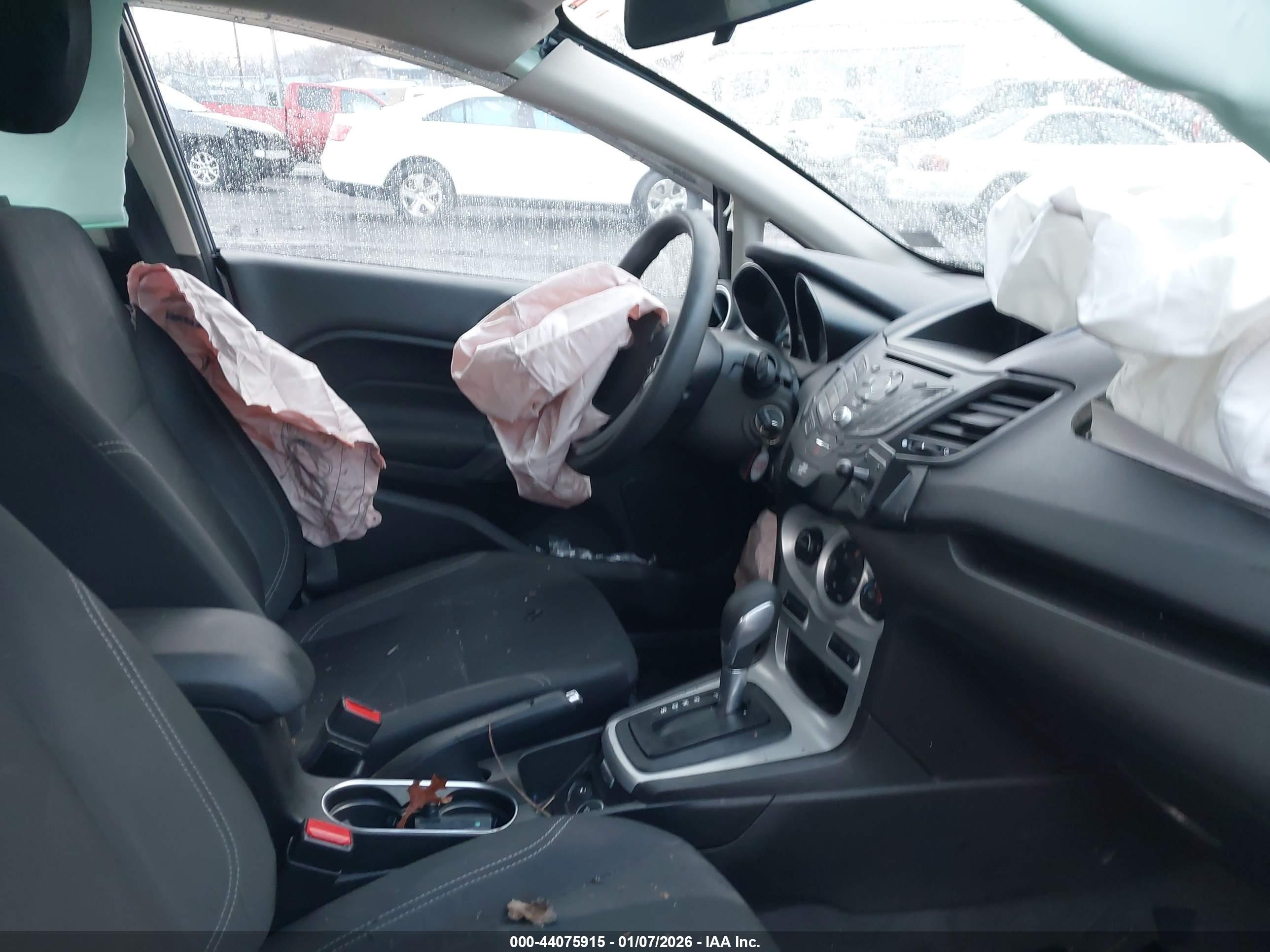 FORD FIESTA image 5