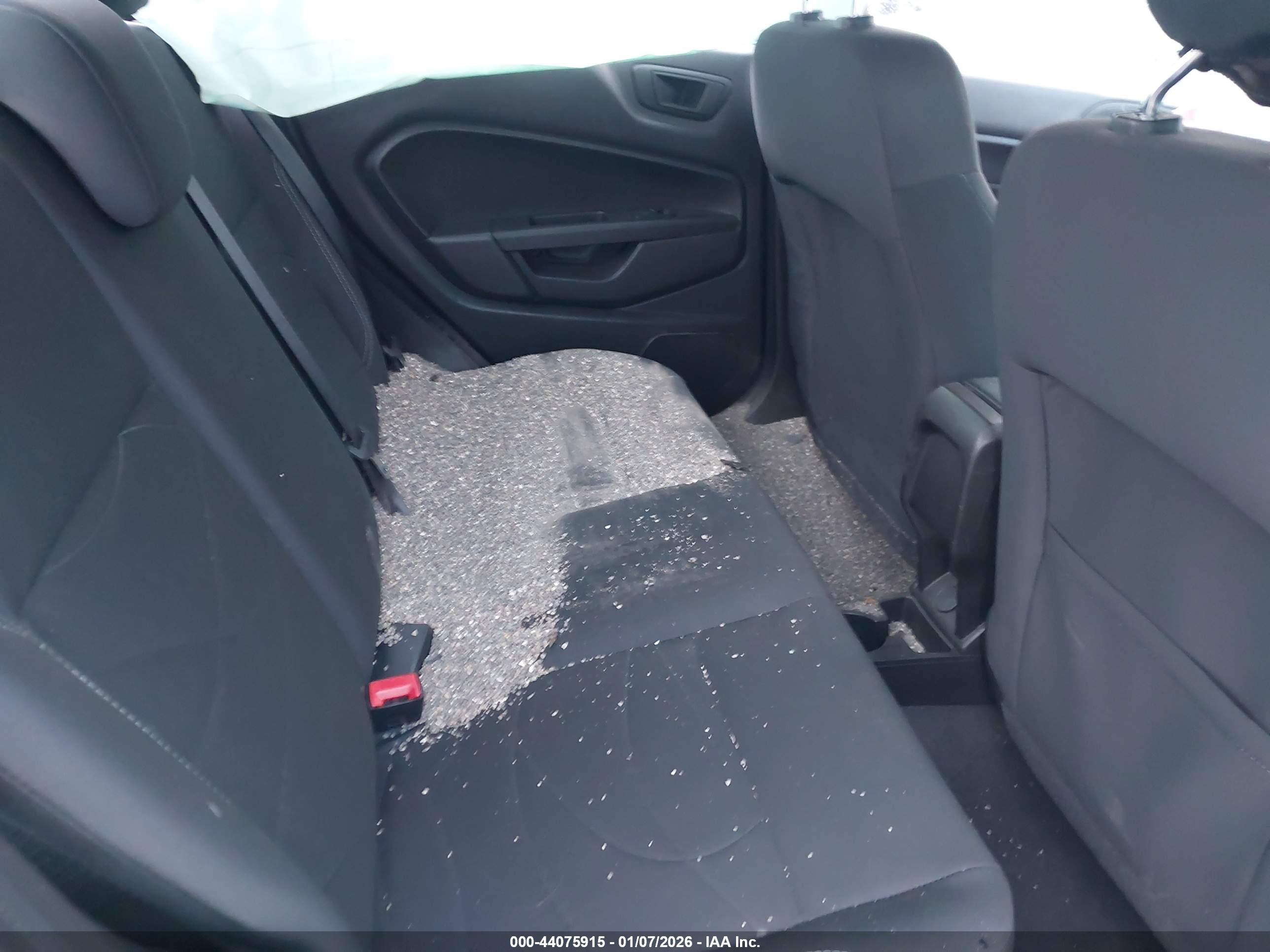 FORD FIESTA image 8