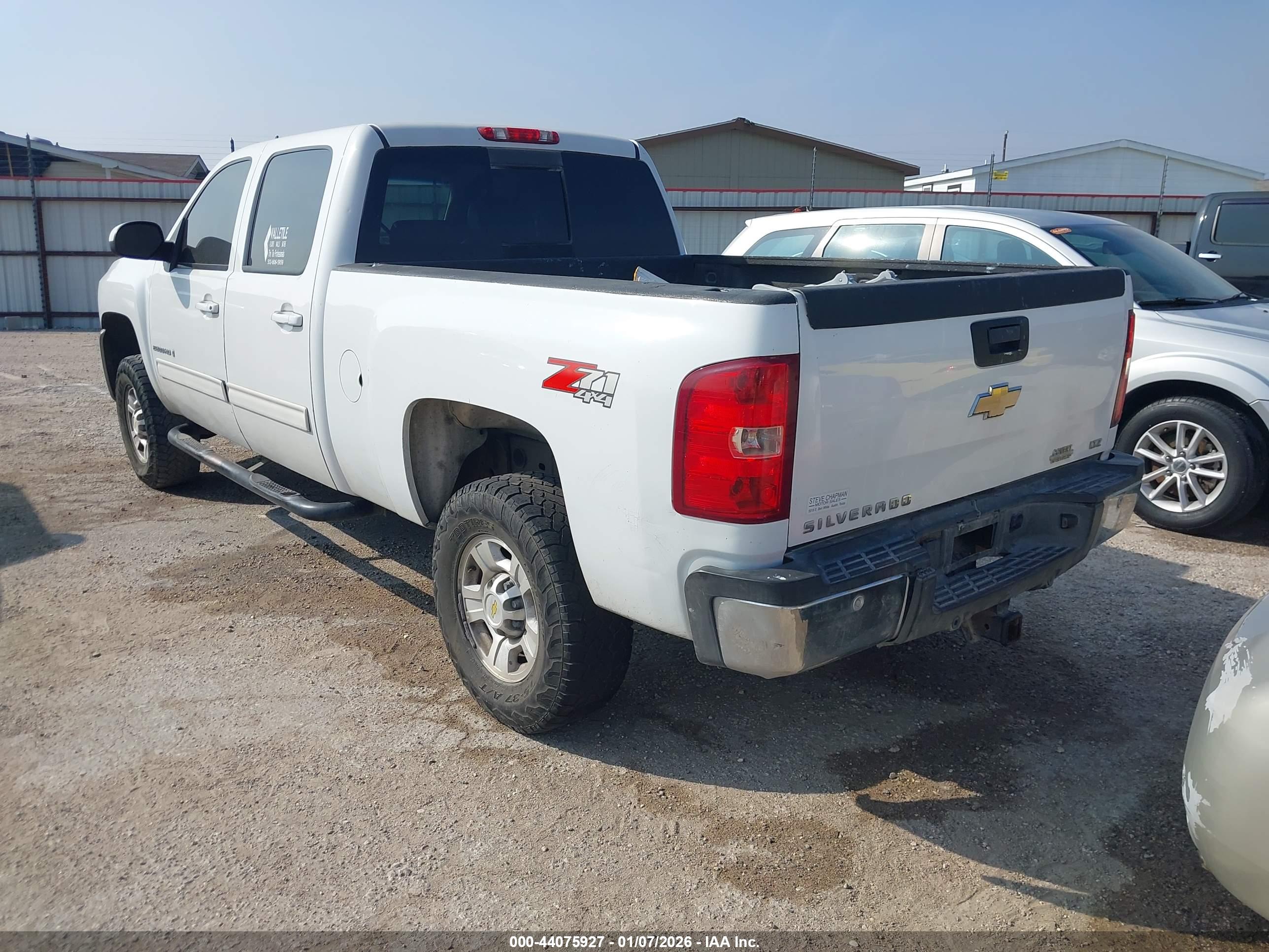 CHEVROLET SILVERADO image 3