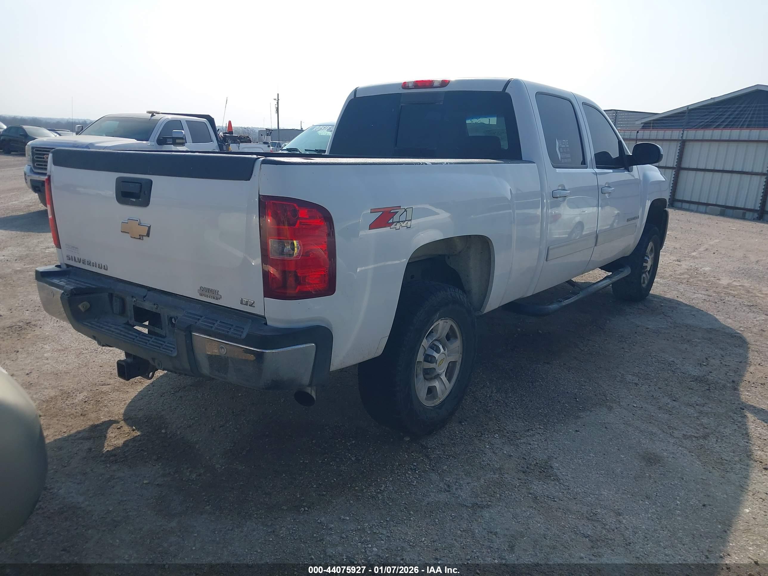 CHEVROLET SILVERADO image 4