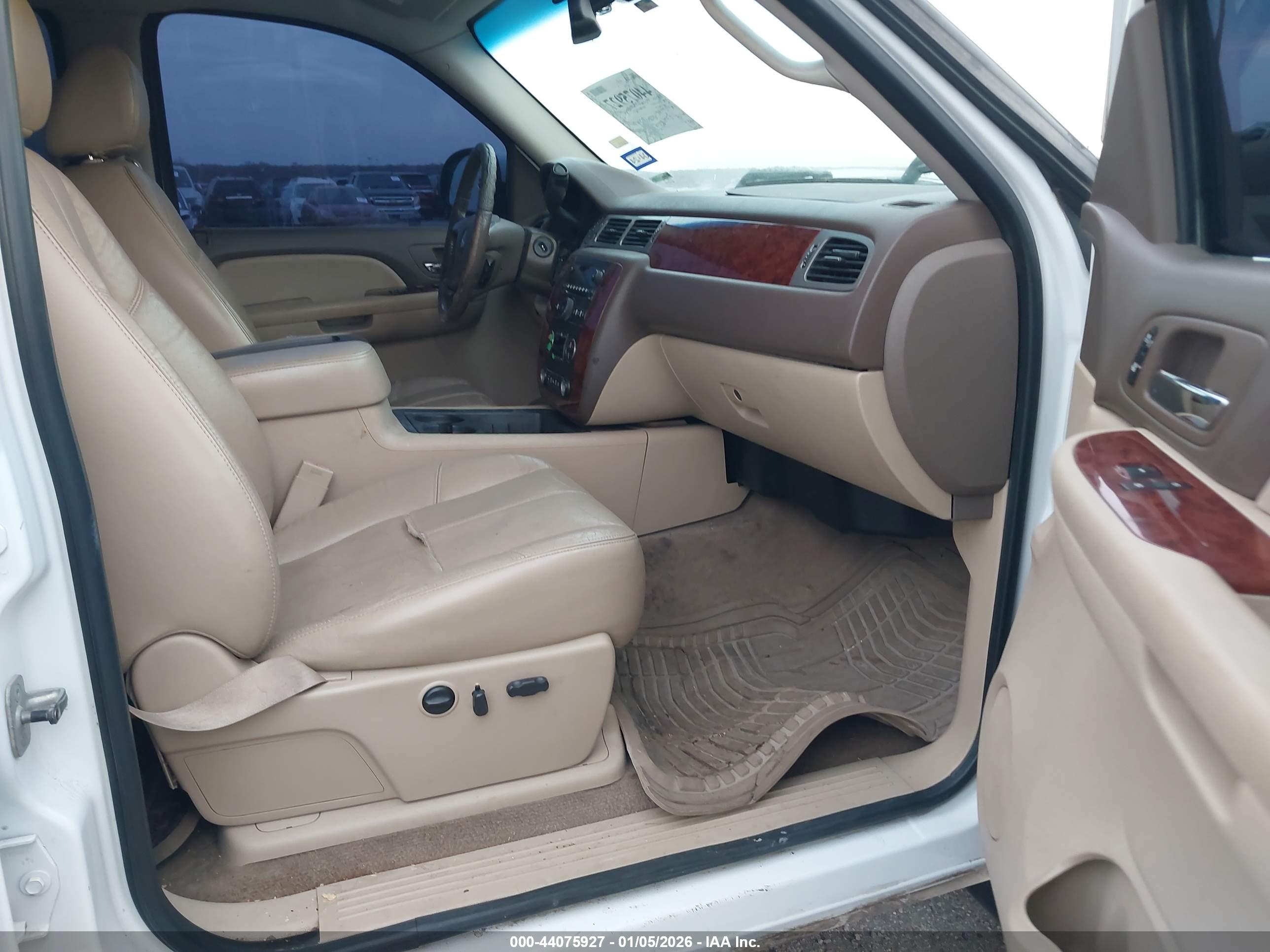 CHEVROLET SILVERADO image 5