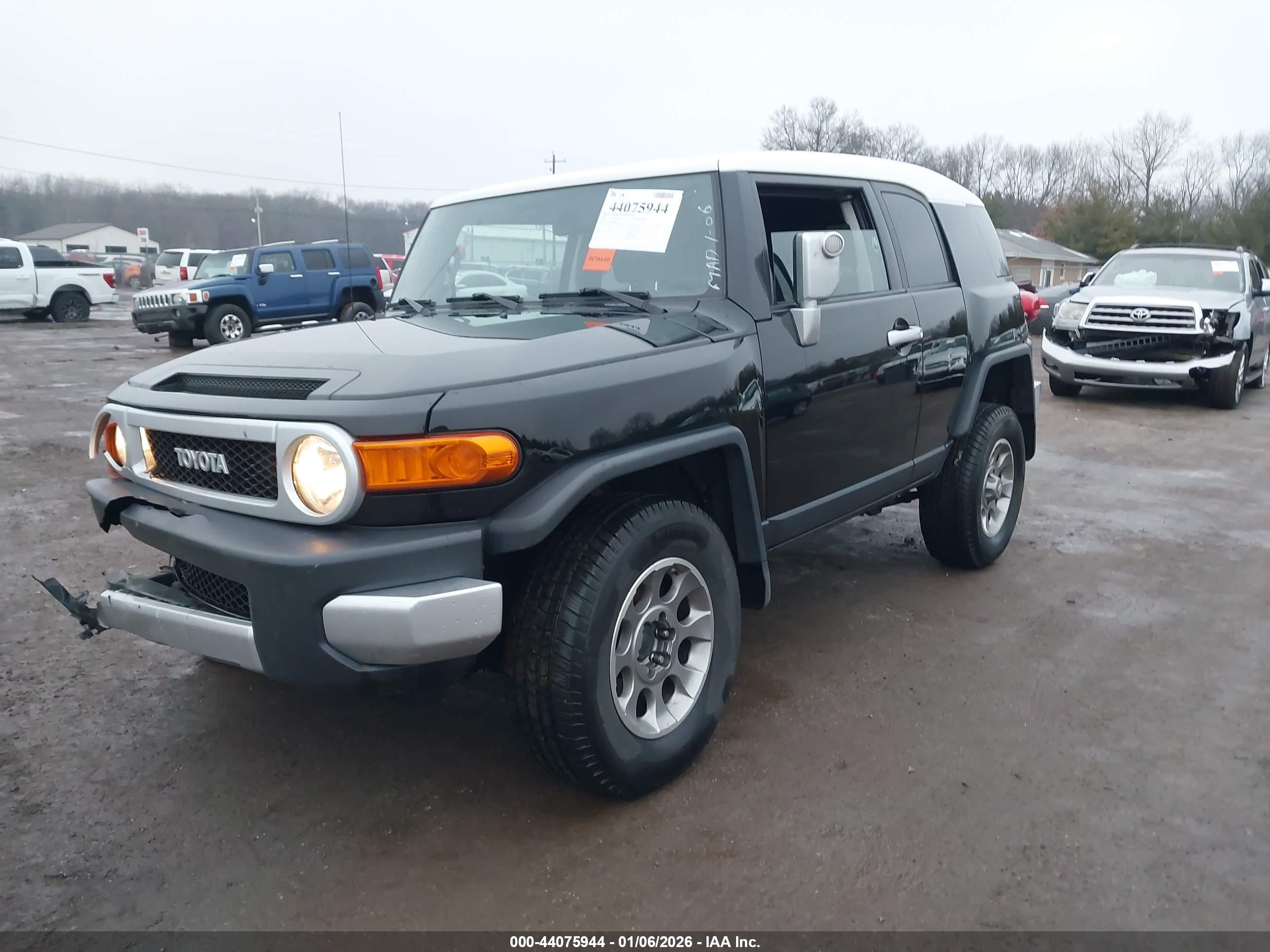 TOYOTA FJ image 2