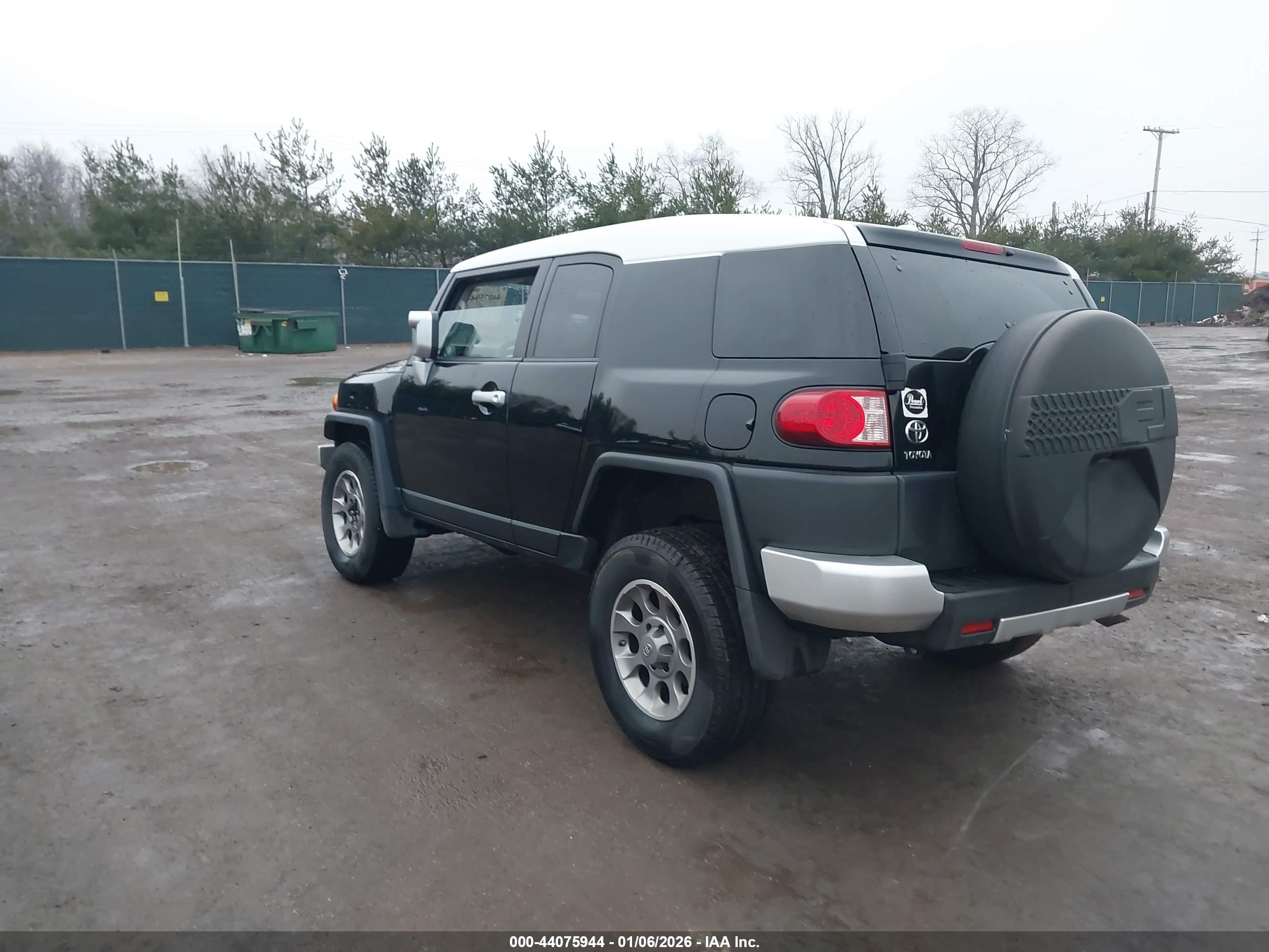 TOYOTA FJ image 3
