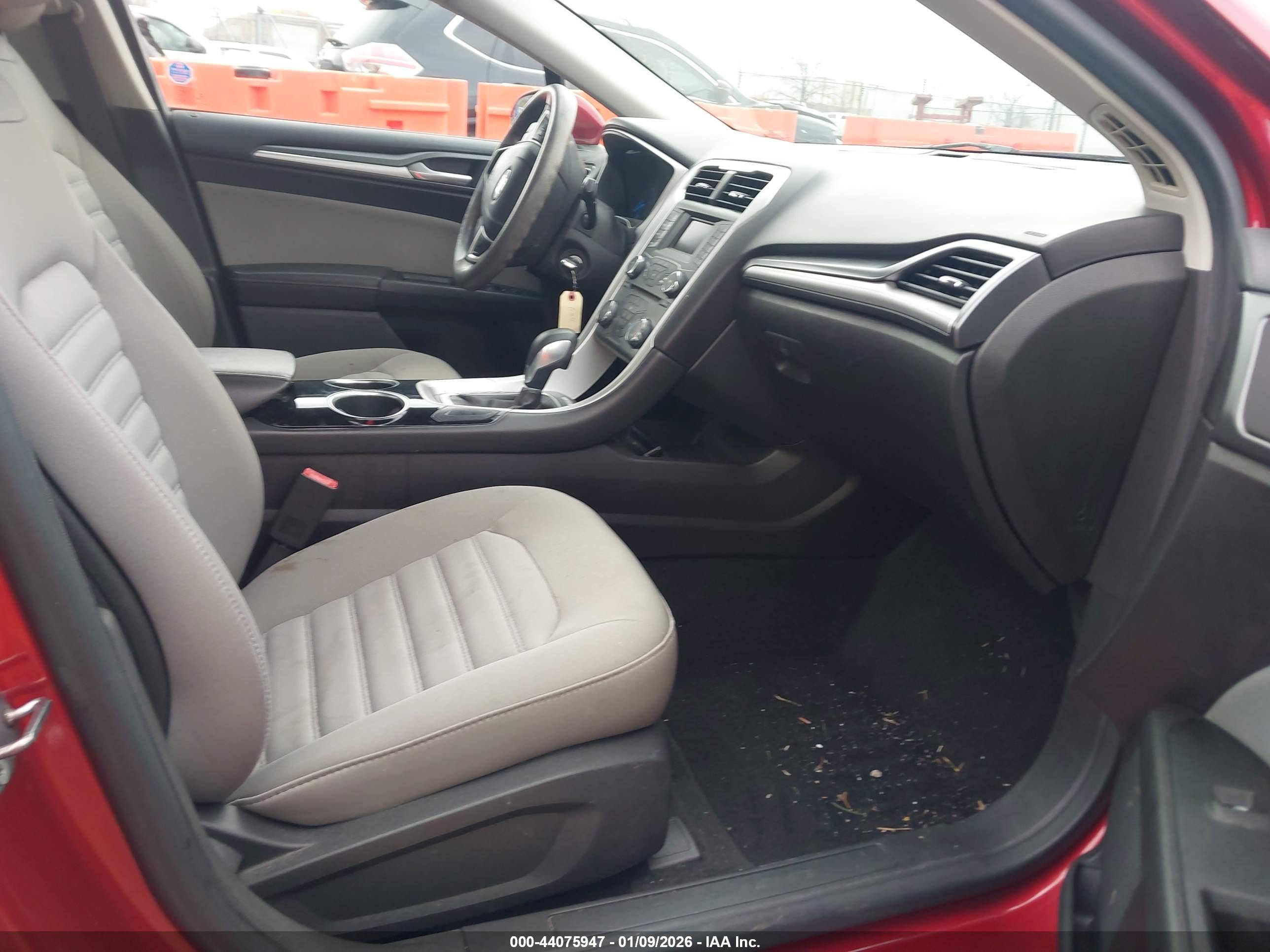 FORD FUSION image 5