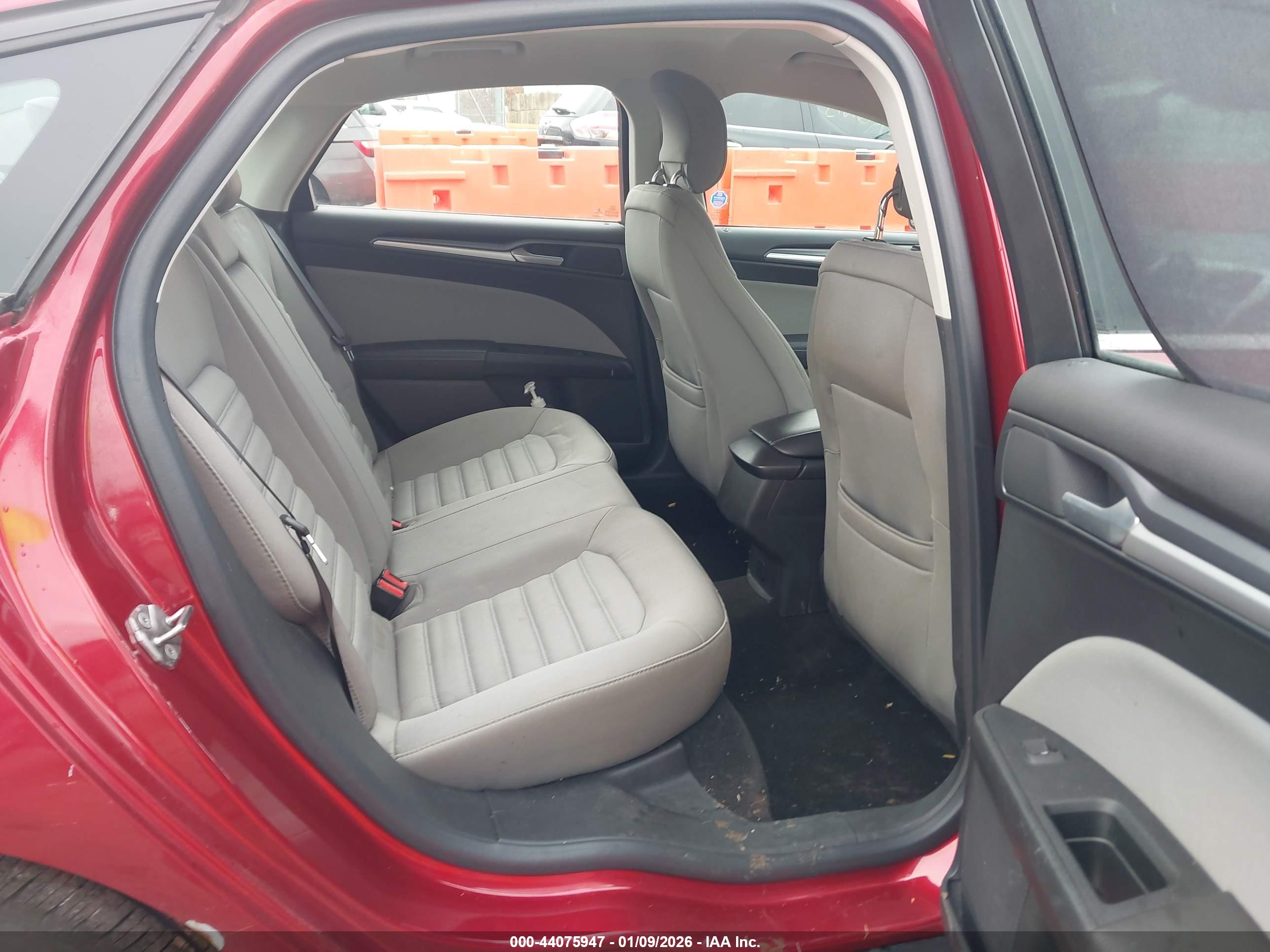 FORD FUSION image 8