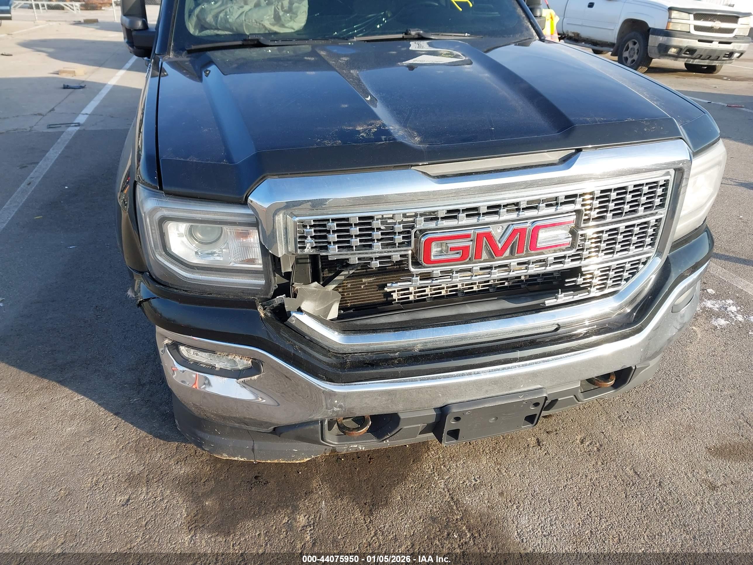 GMC SIERRA image 6