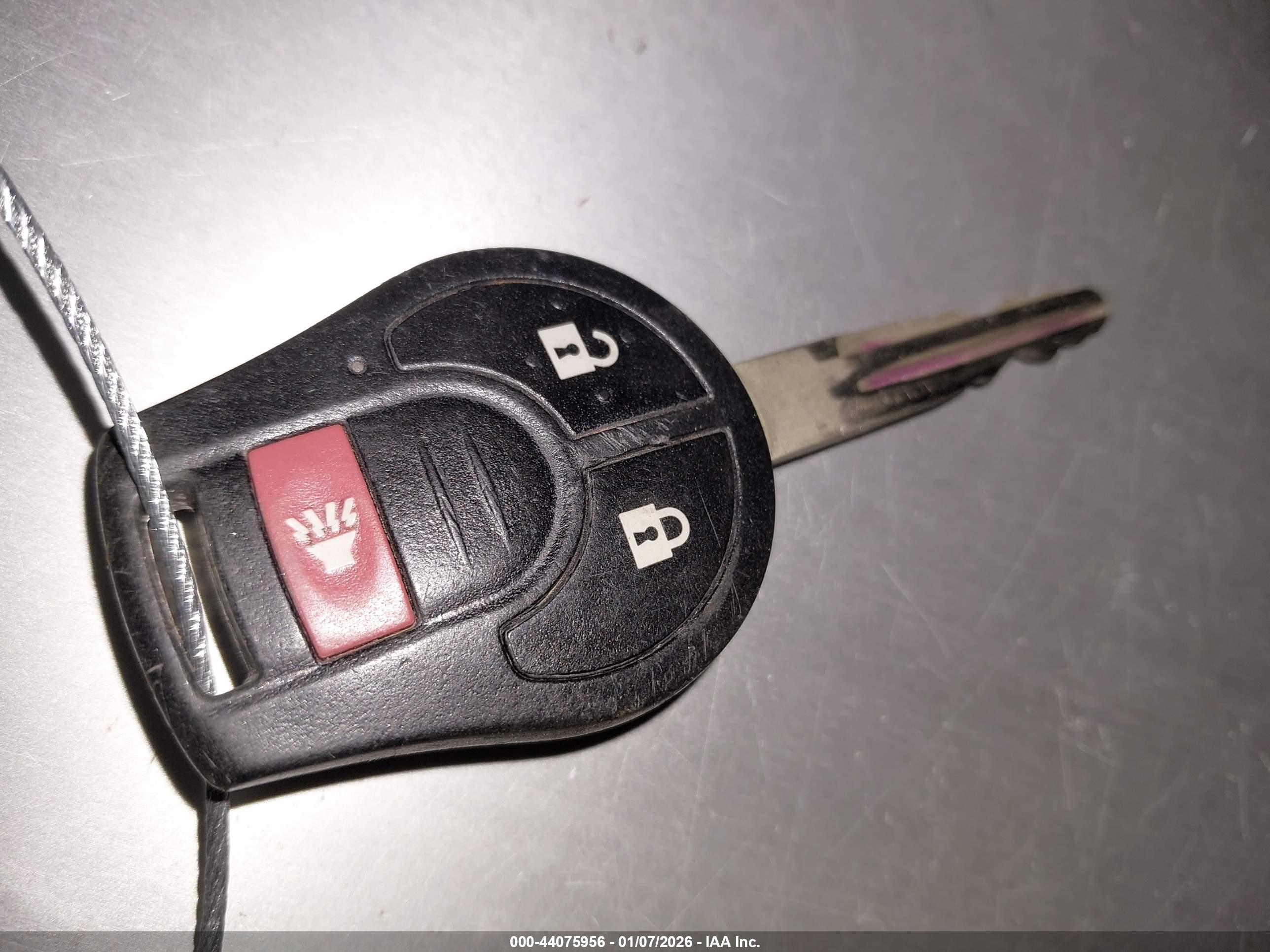 NISSAN VERSA image 11