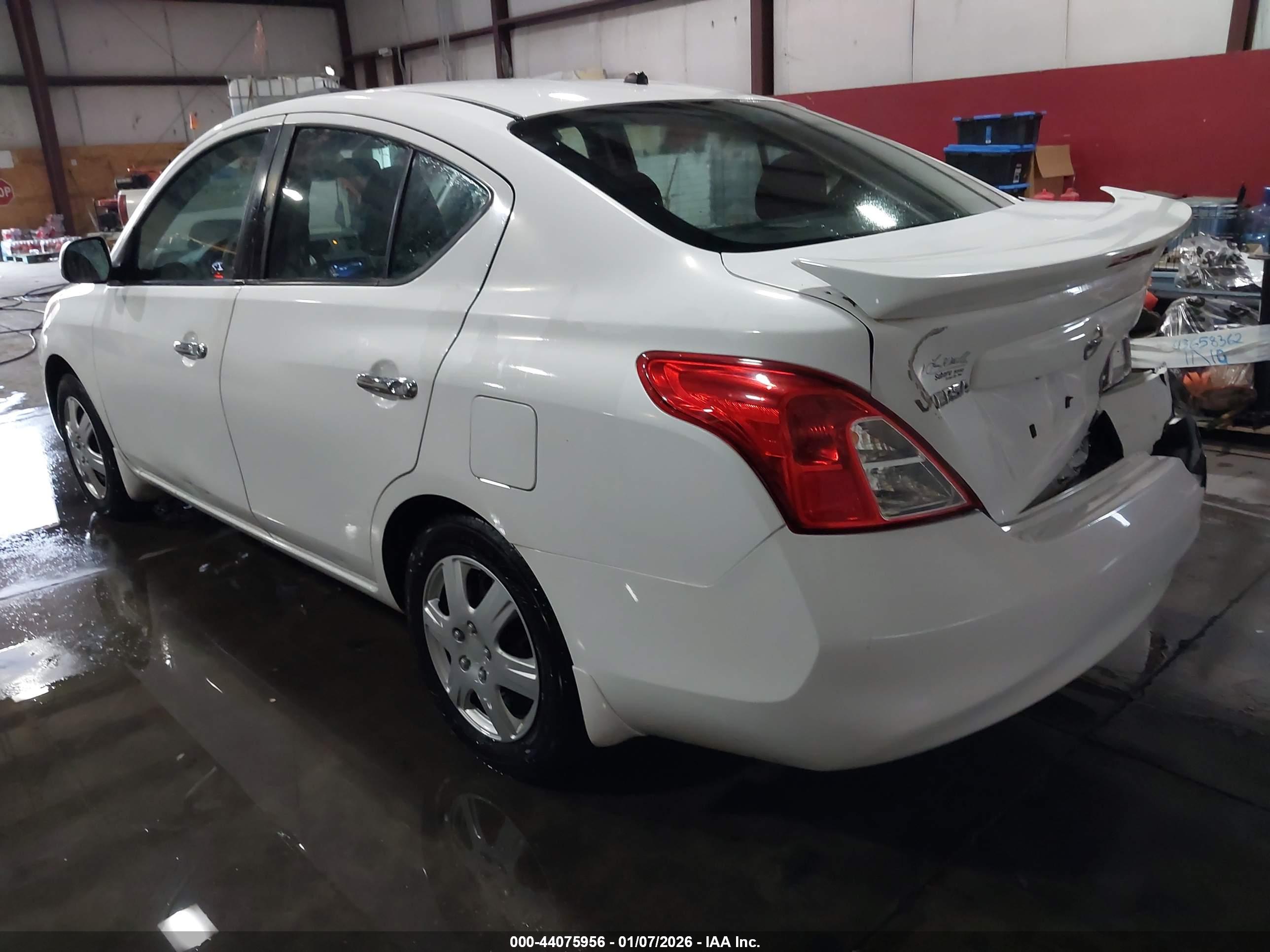 NISSAN VERSA image 3