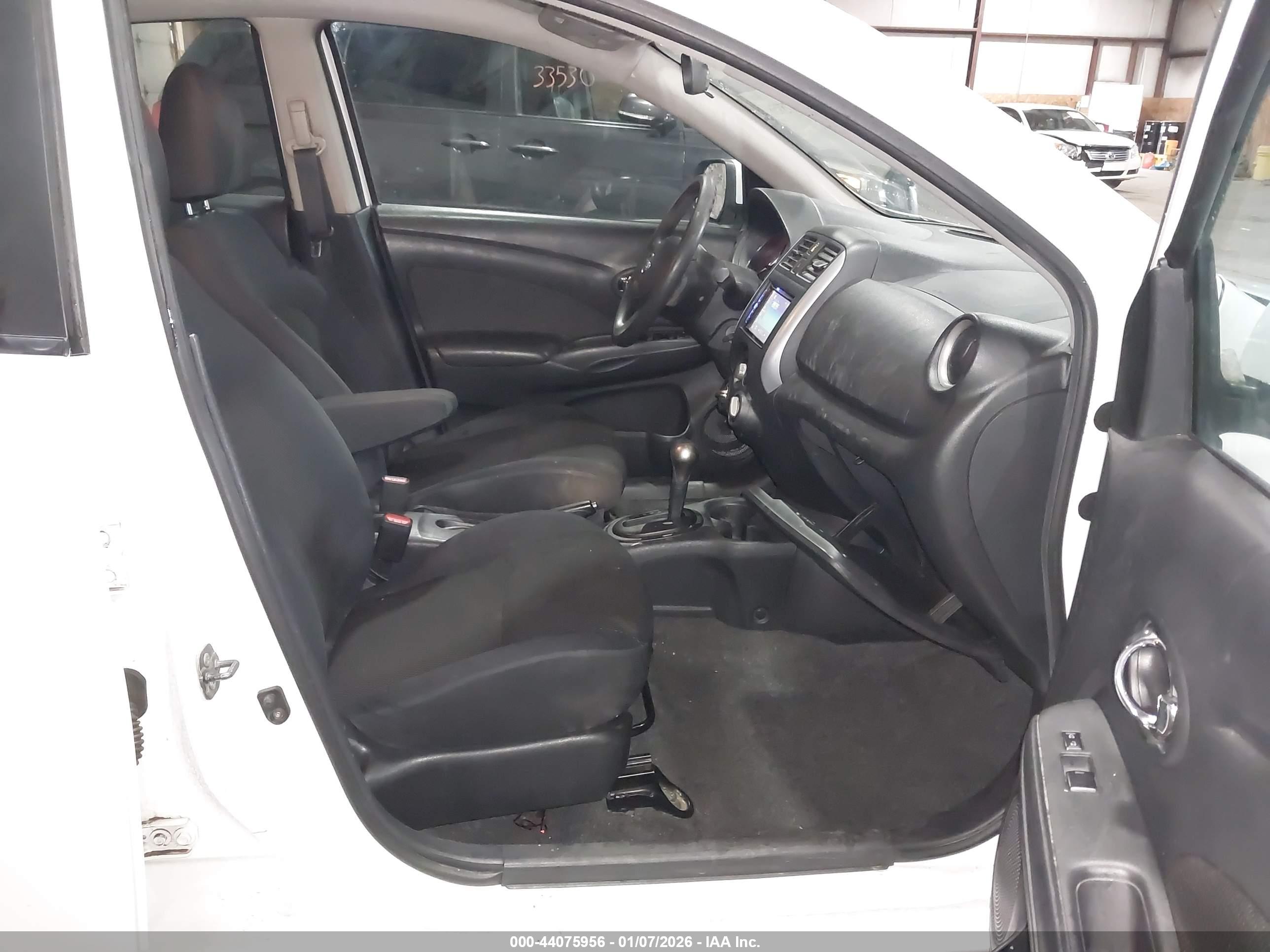 NISSAN VERSA image 5