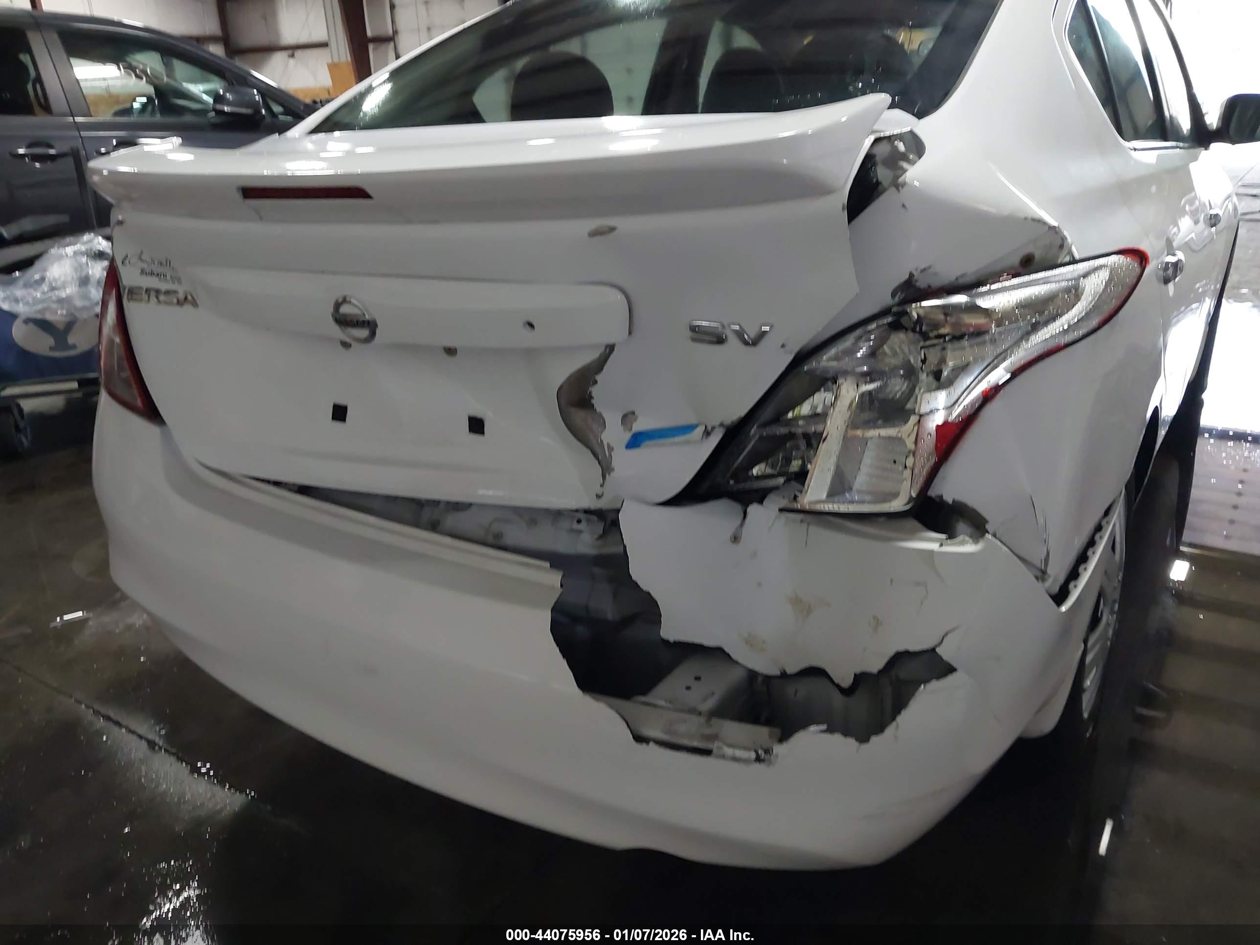 NISSAN VERSA image 6