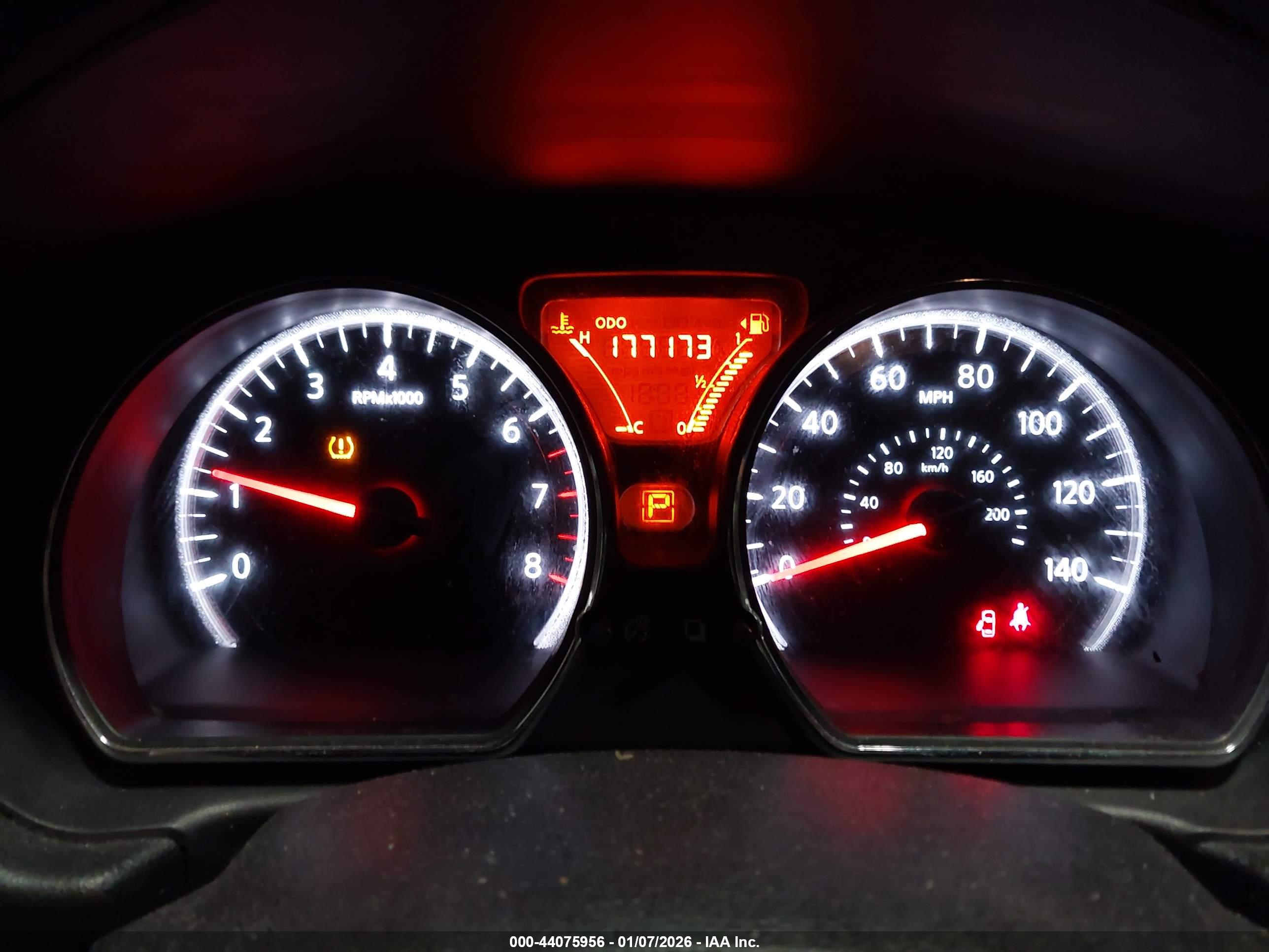 NISSAN VERSA image 7