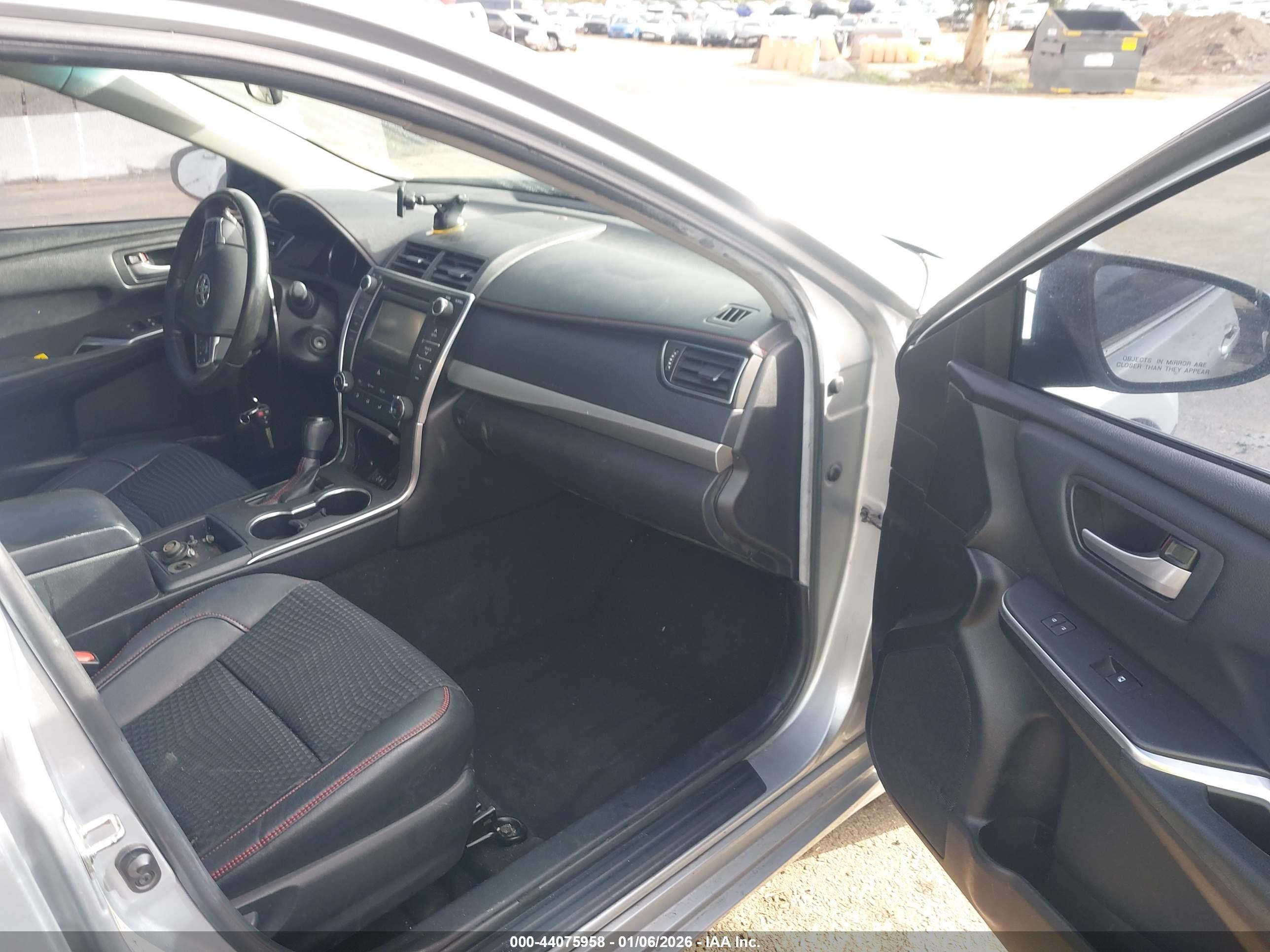 TOYOTA CAMRY image 5