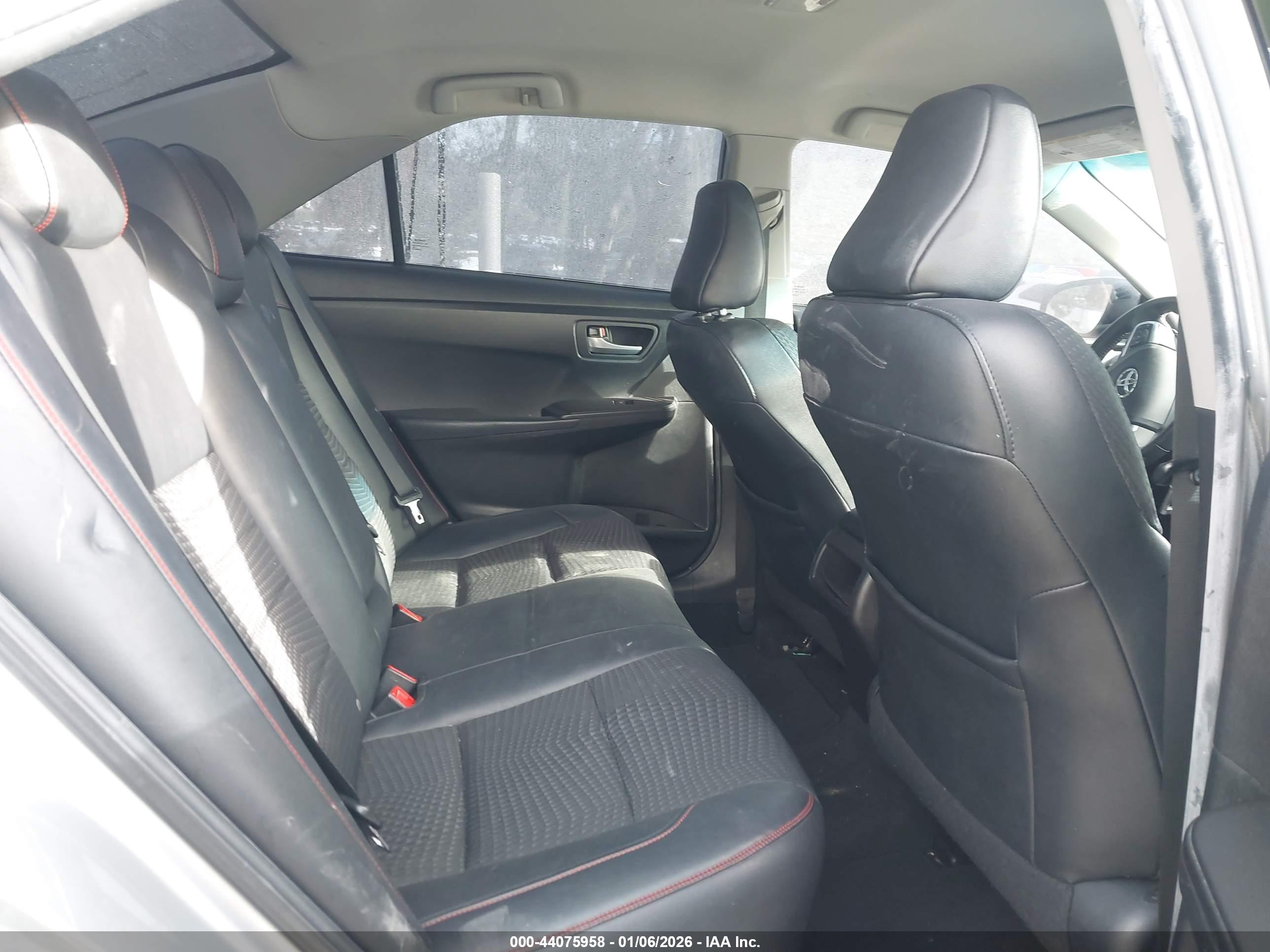 TOYOTA CAMRY image 8