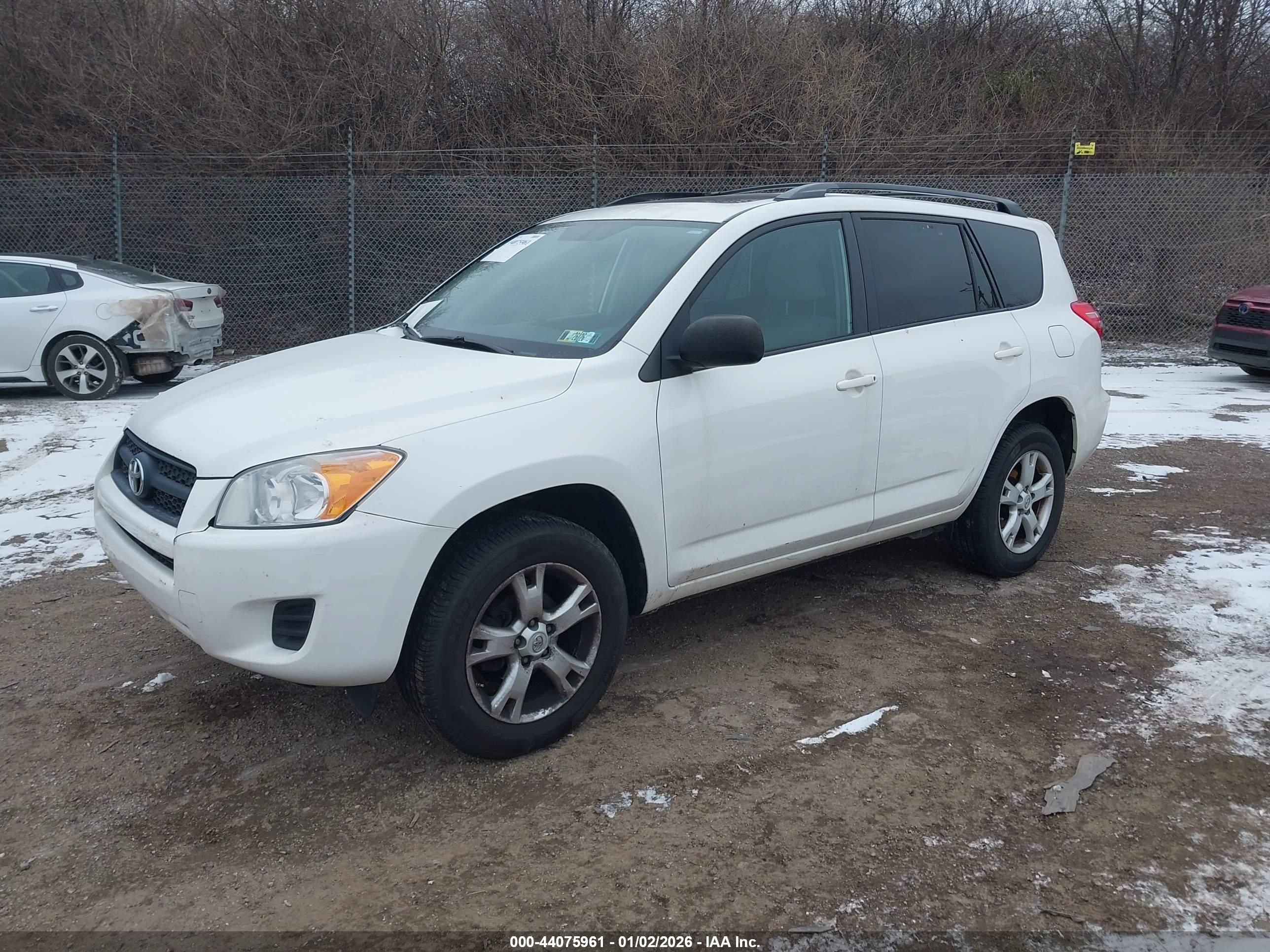 TOYOTA RAV4 image 2