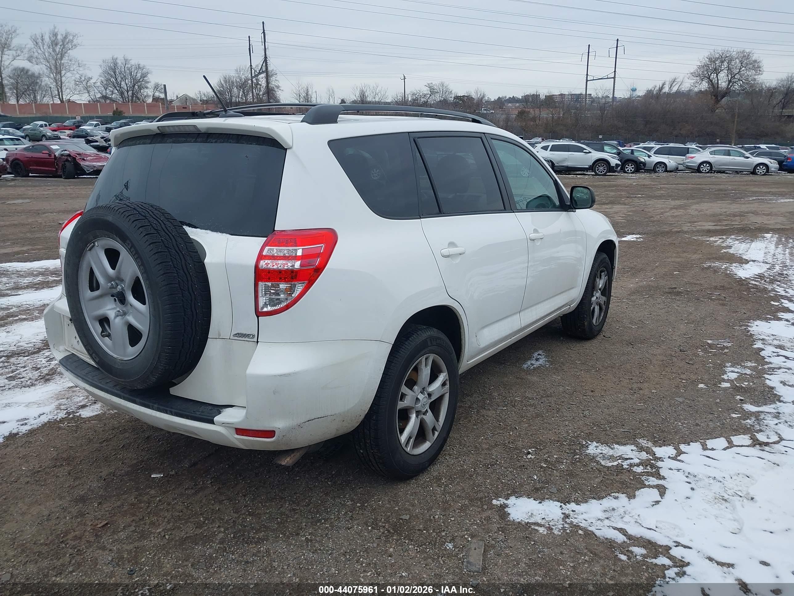 TOYOTA RAV4 image 4