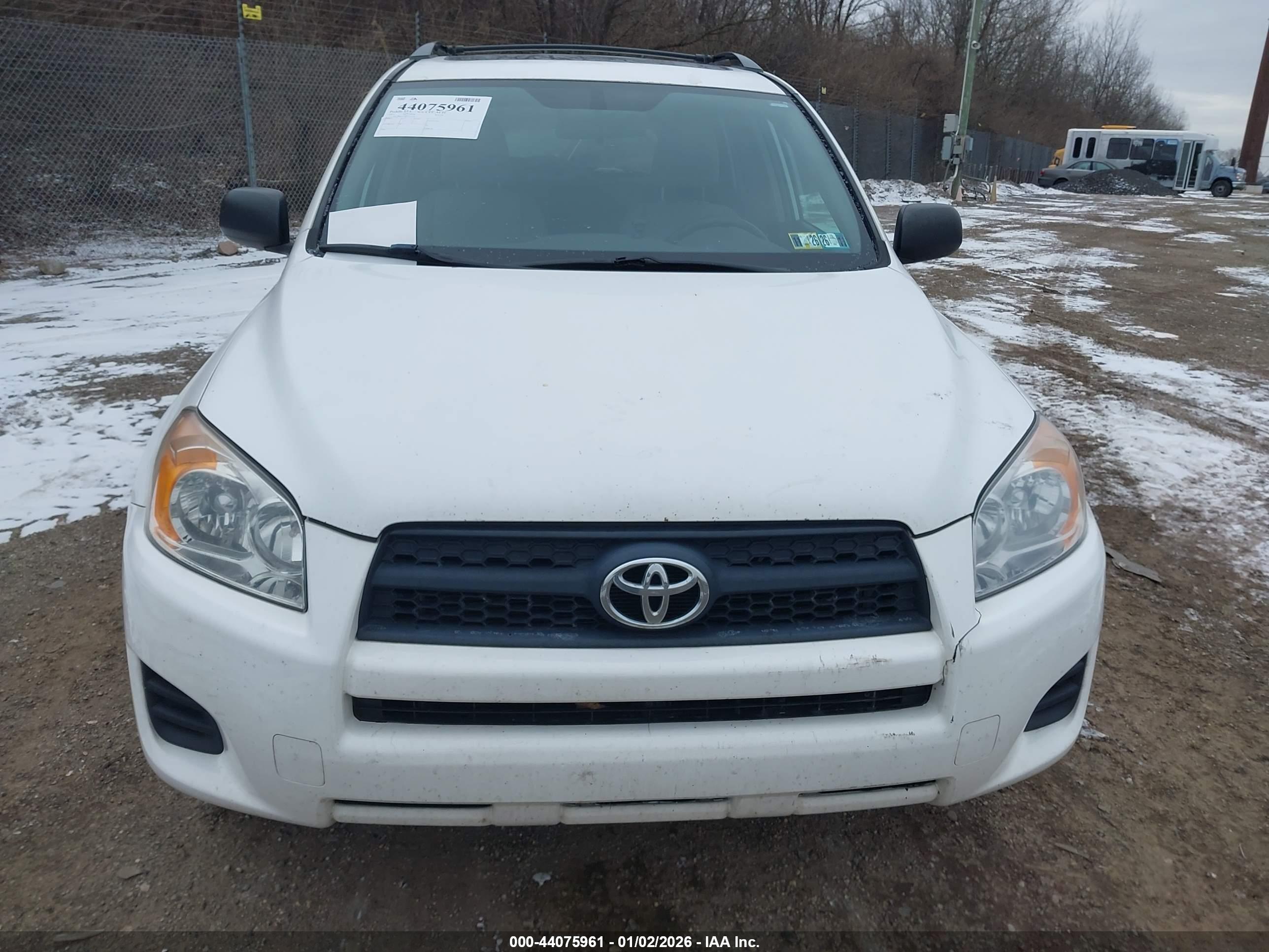 TOYOTA RAV4 image 6