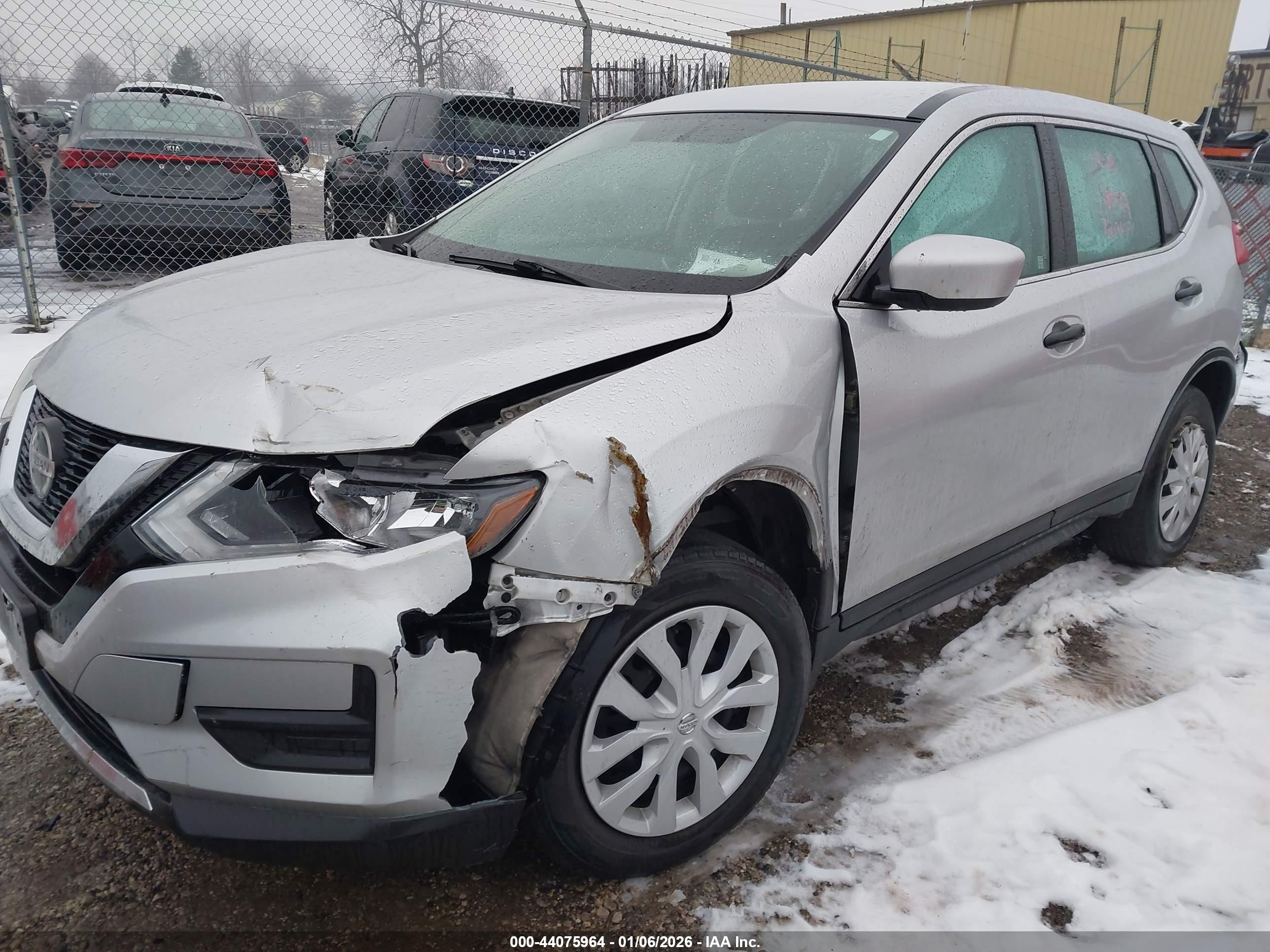 NISSAN ROGUE image 2
