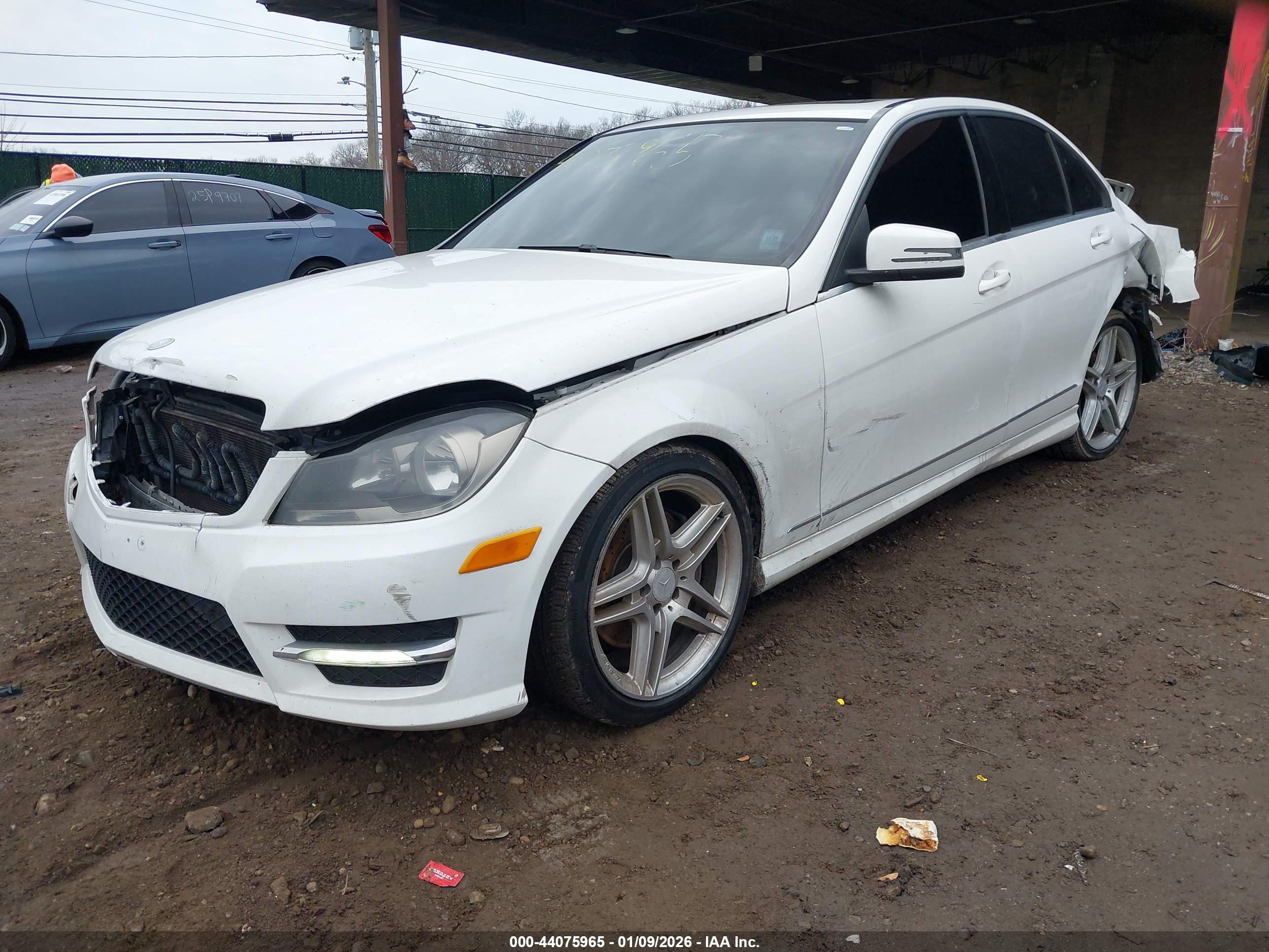 MERCEDES-BENZ C image 2