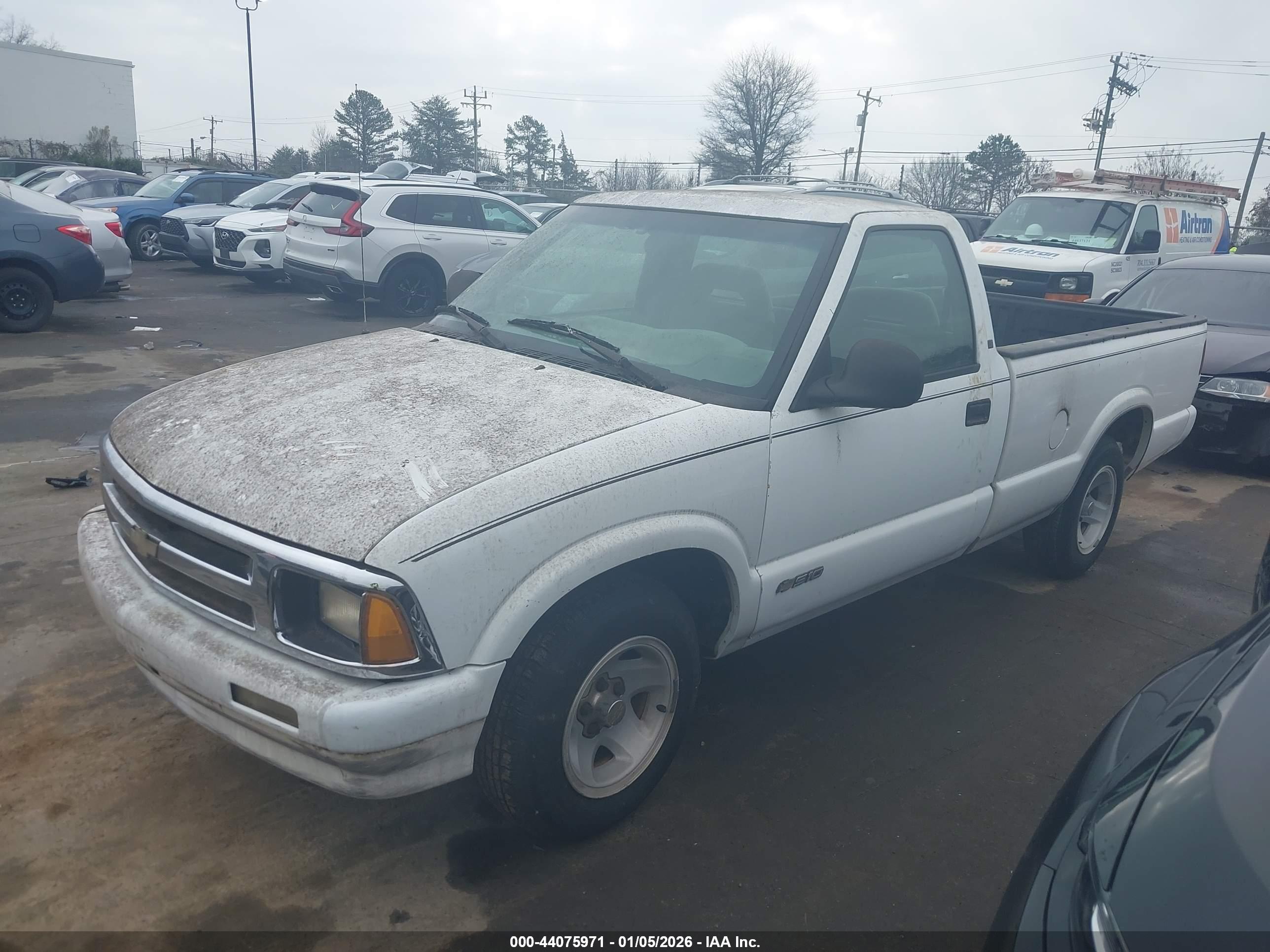 CHEVROLET S-10 image 2