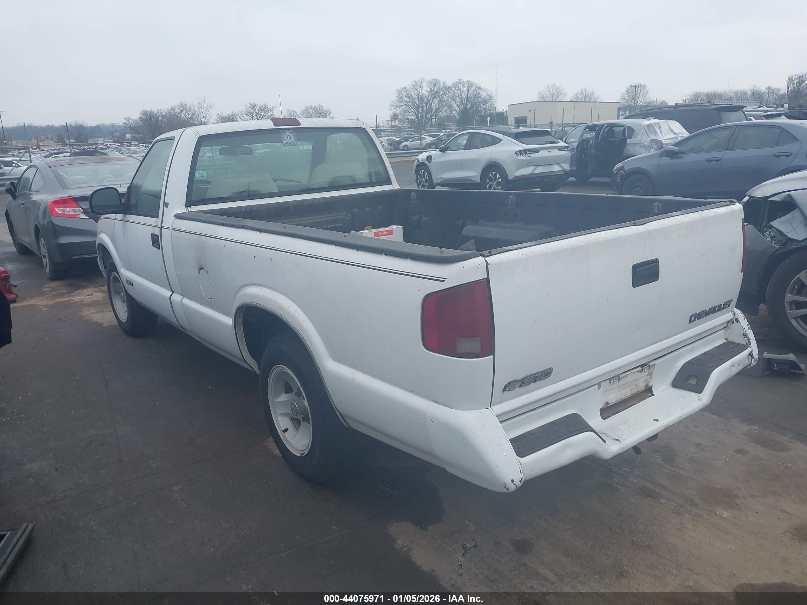 CHEVROLET S-10 image 3