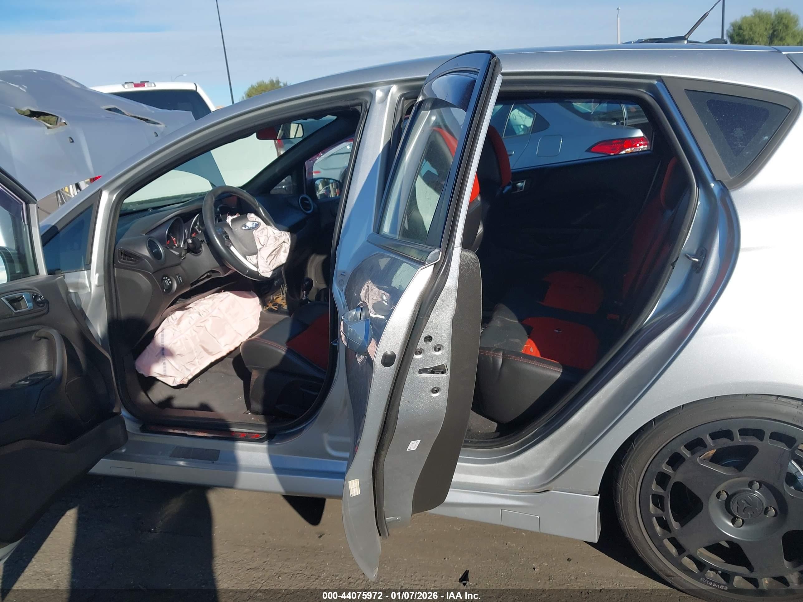 FORD FIESTA image 8