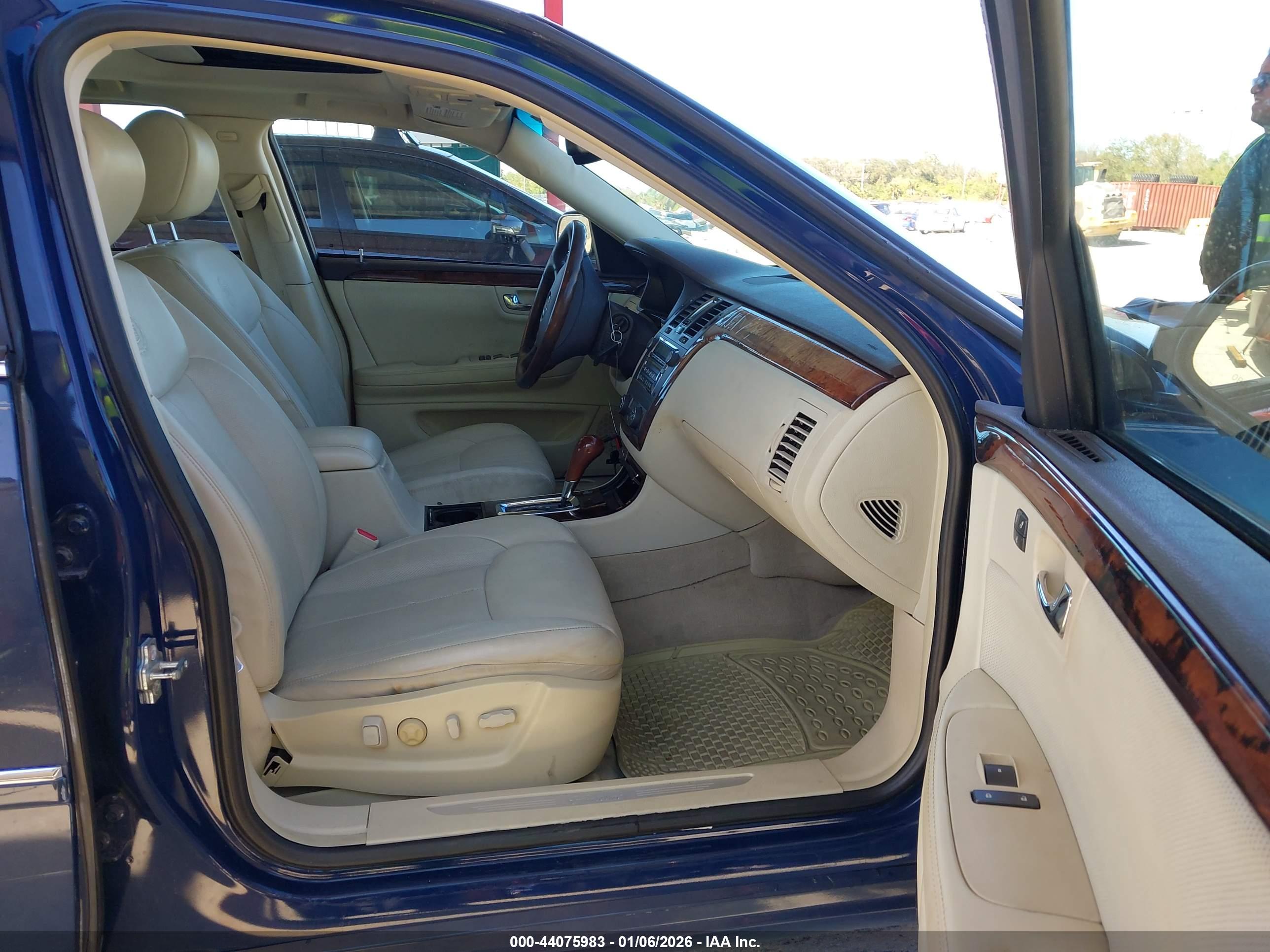 CADILLAC DTS image 5