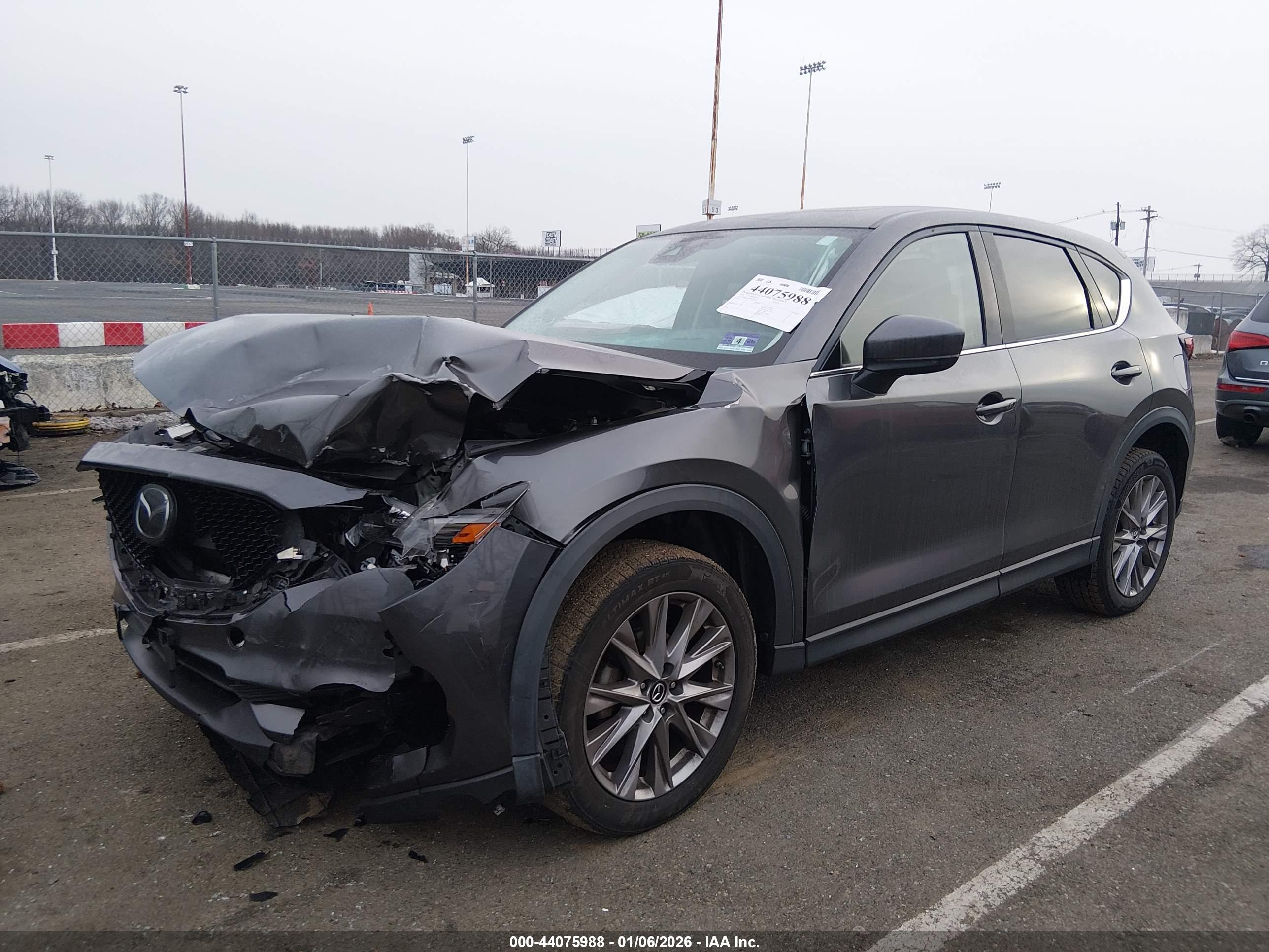 MAZDA CX-5 image 2
