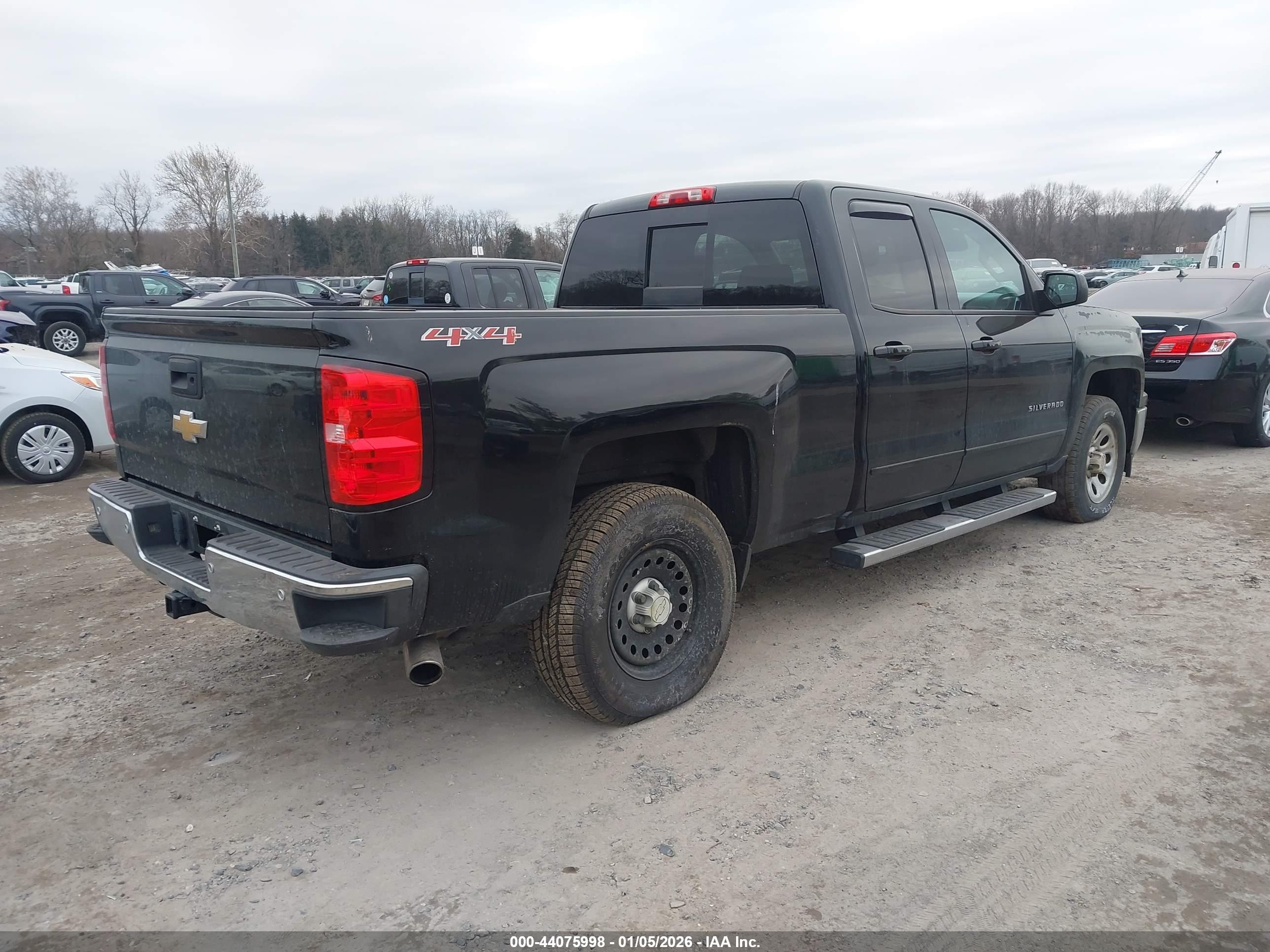 CHEVROLET SILVERADO image 4