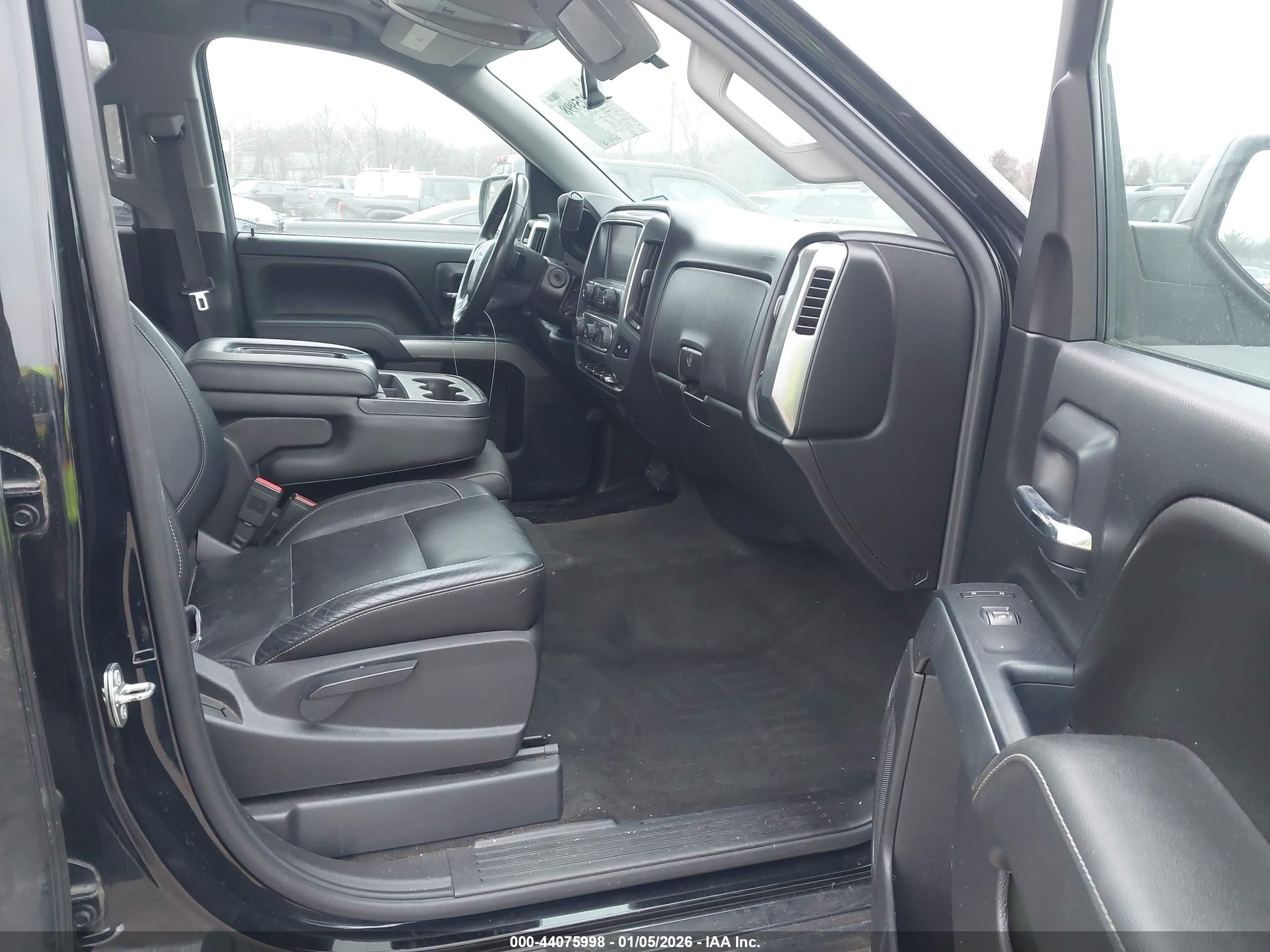 CHEVROLET SILVERADO image 5