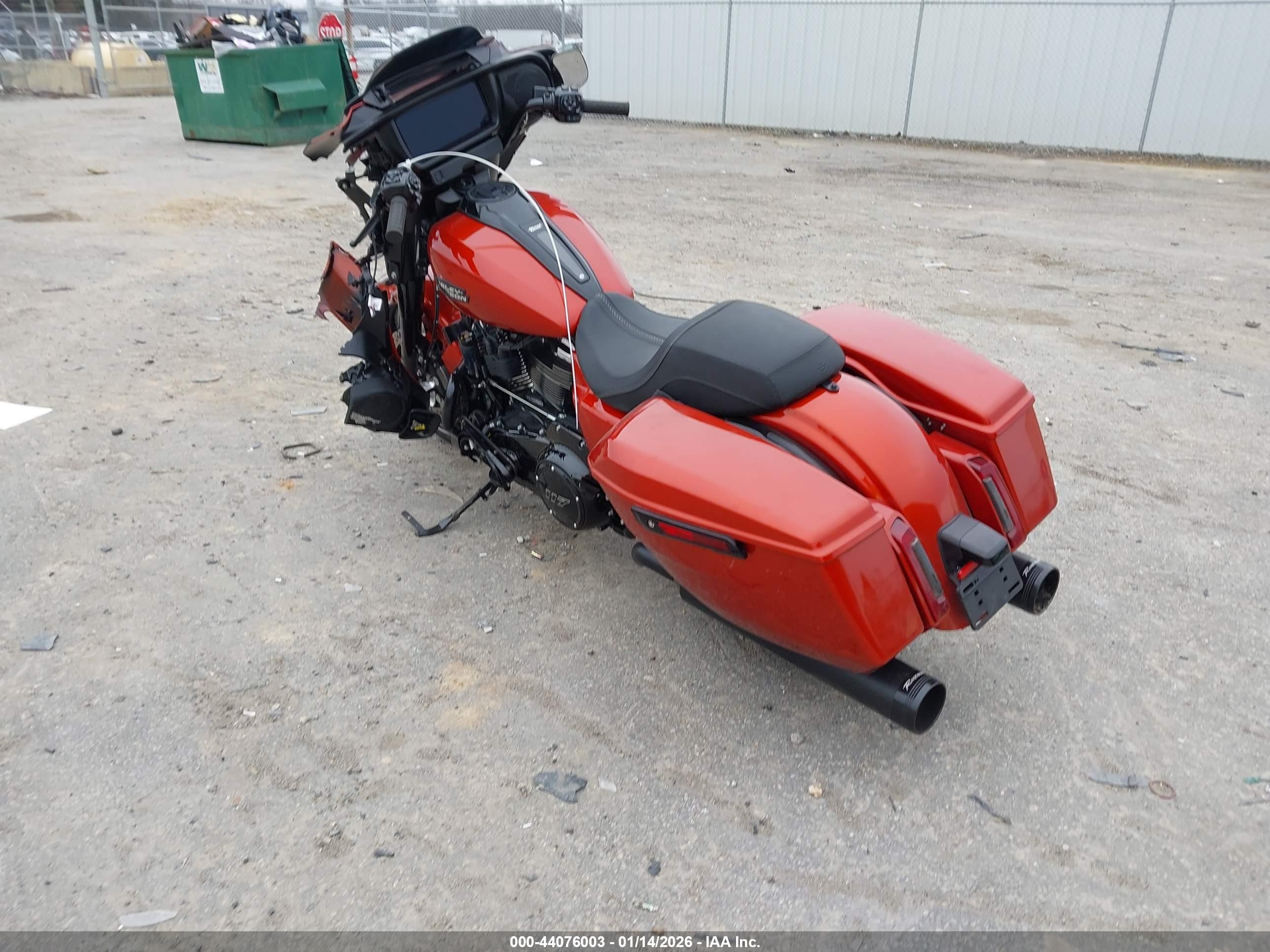 HARLEY-DAVIDSON FLHX image 3