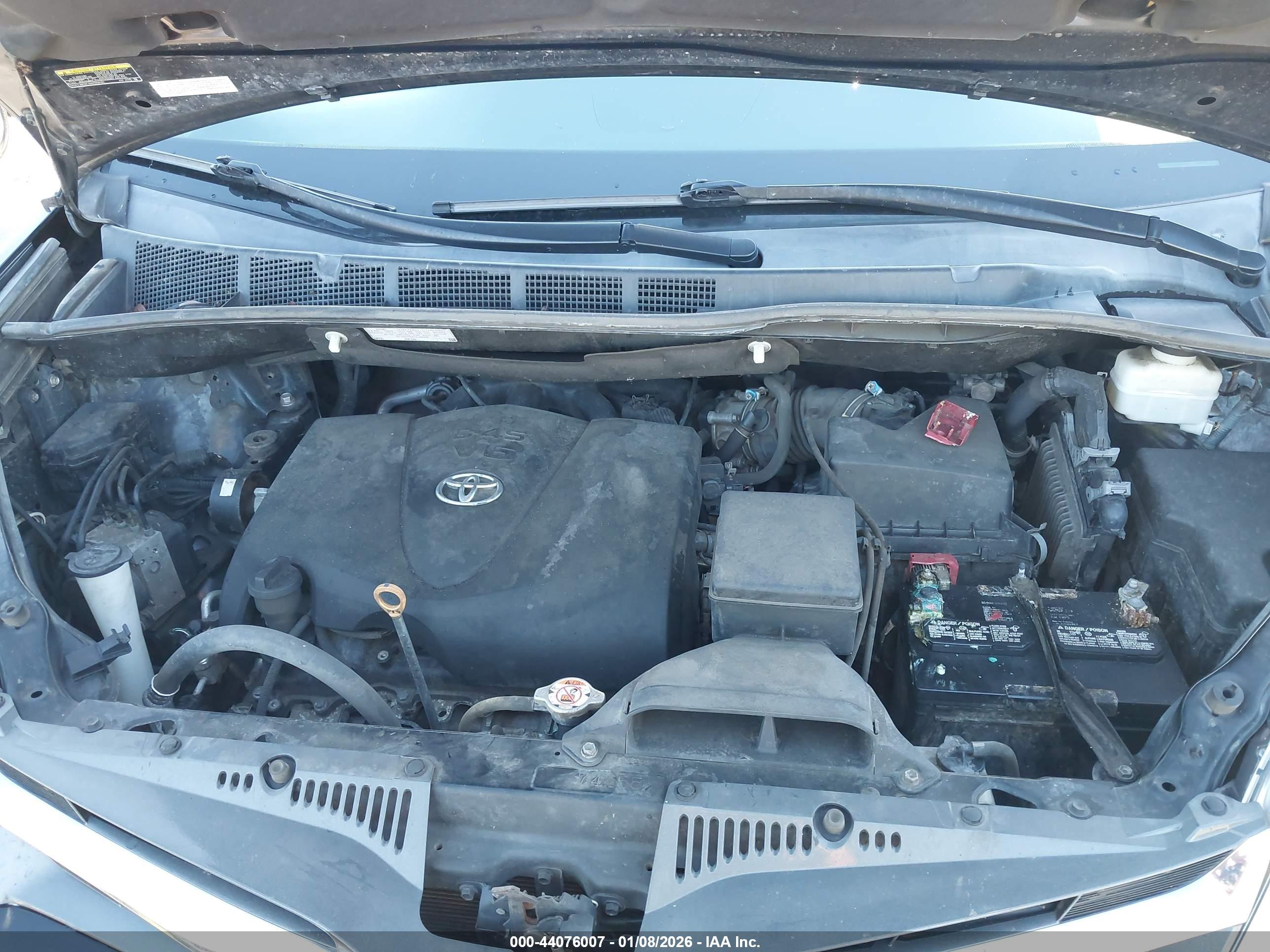 TOYOTA SIENNA image 10
