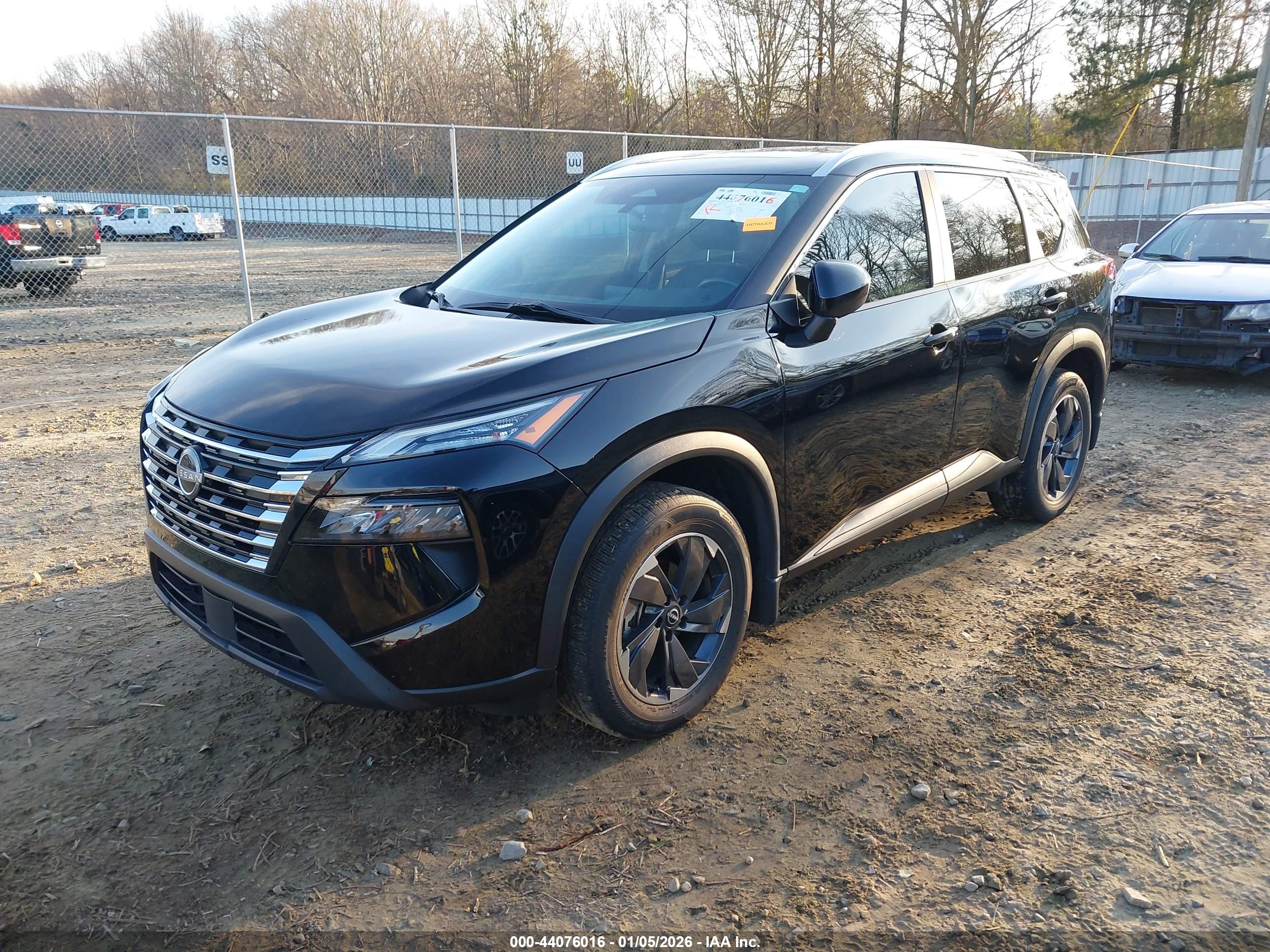 NISSAN ROGUE image 2